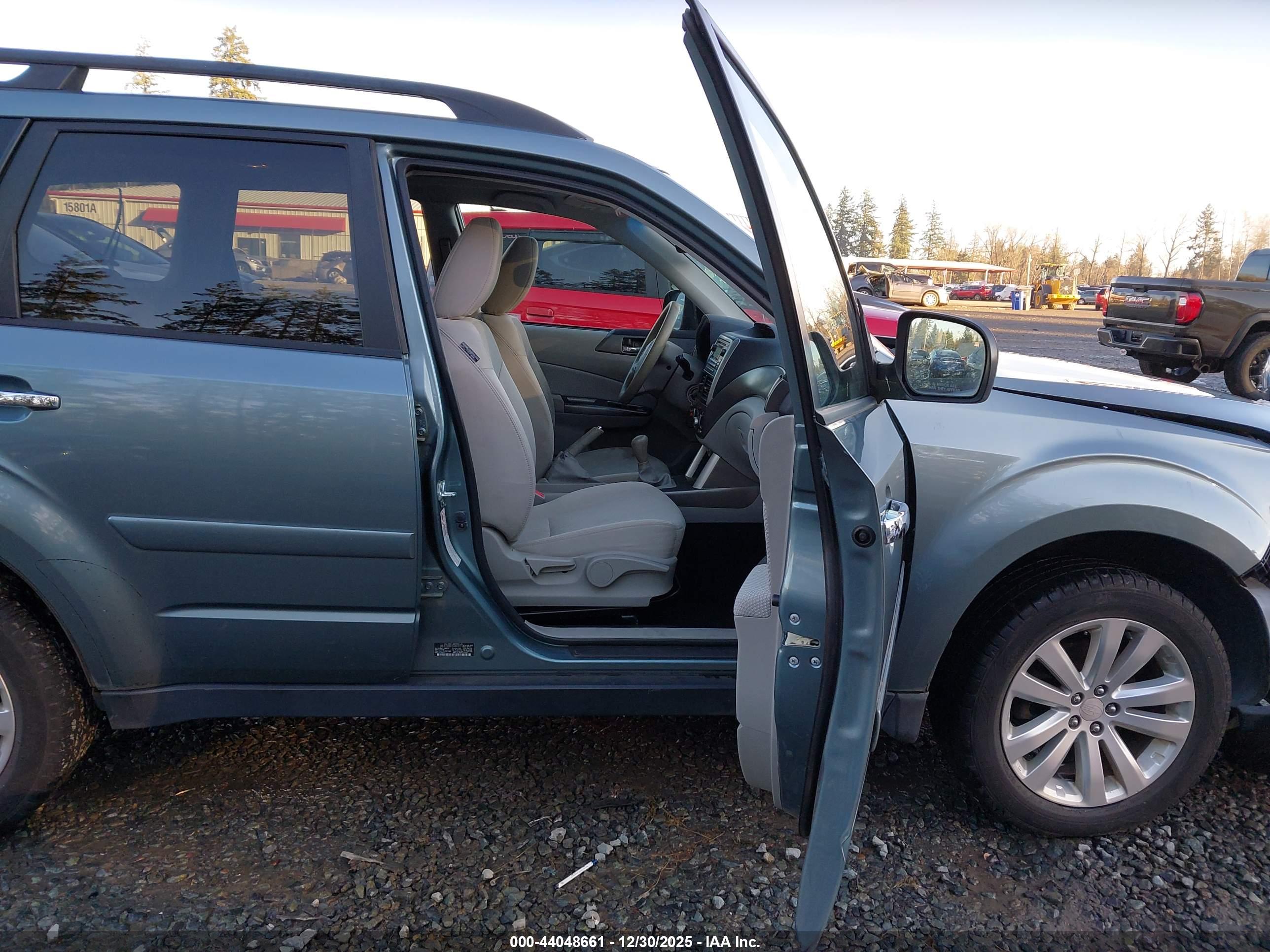 SUBARU FORESTER image 5