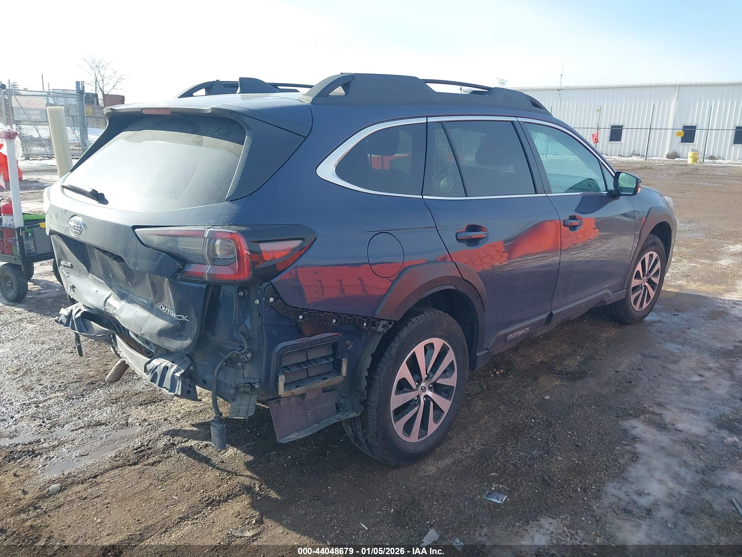 SUBARU OUTBACK image 4
