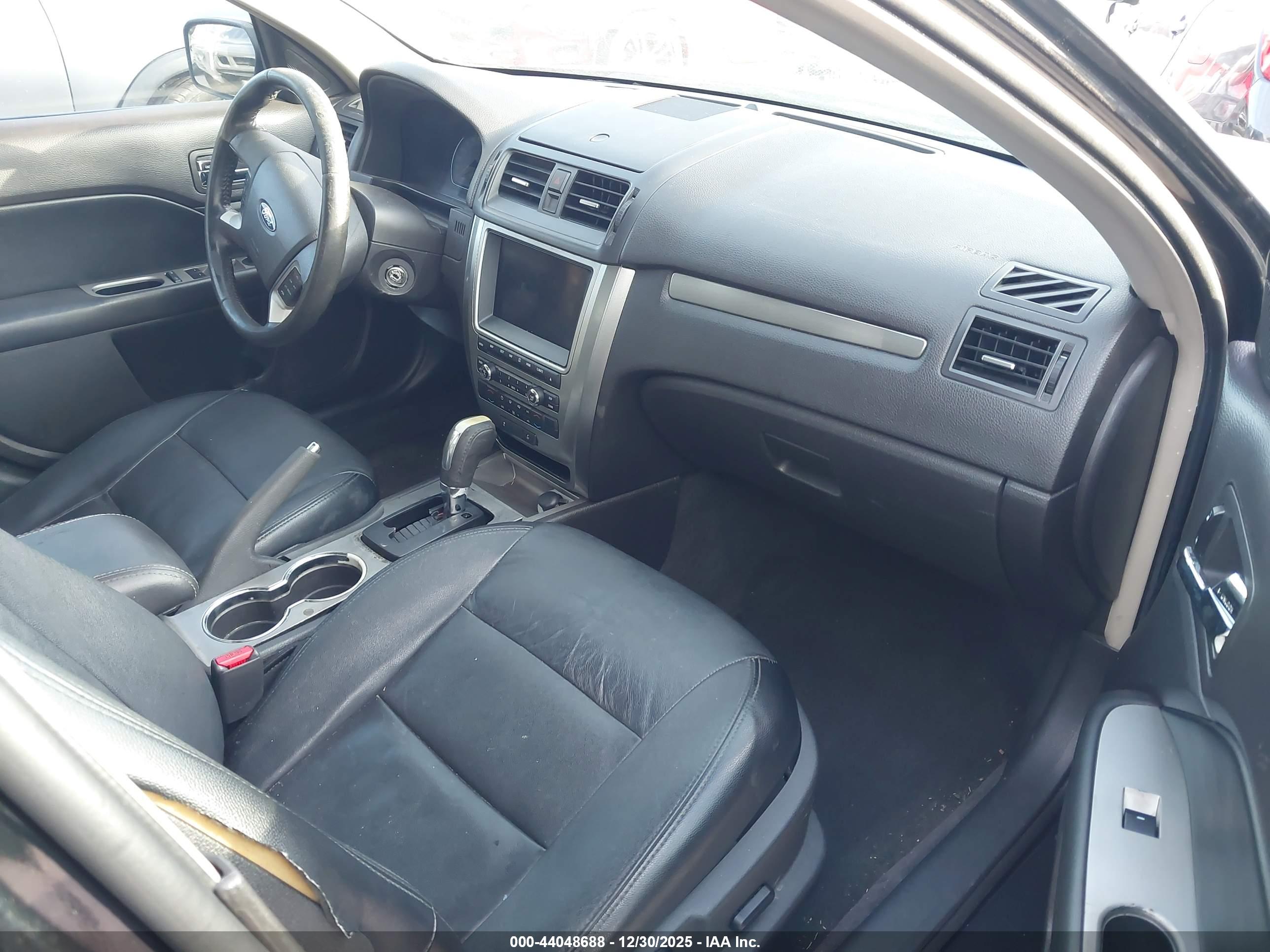 FORD FUSION image 5