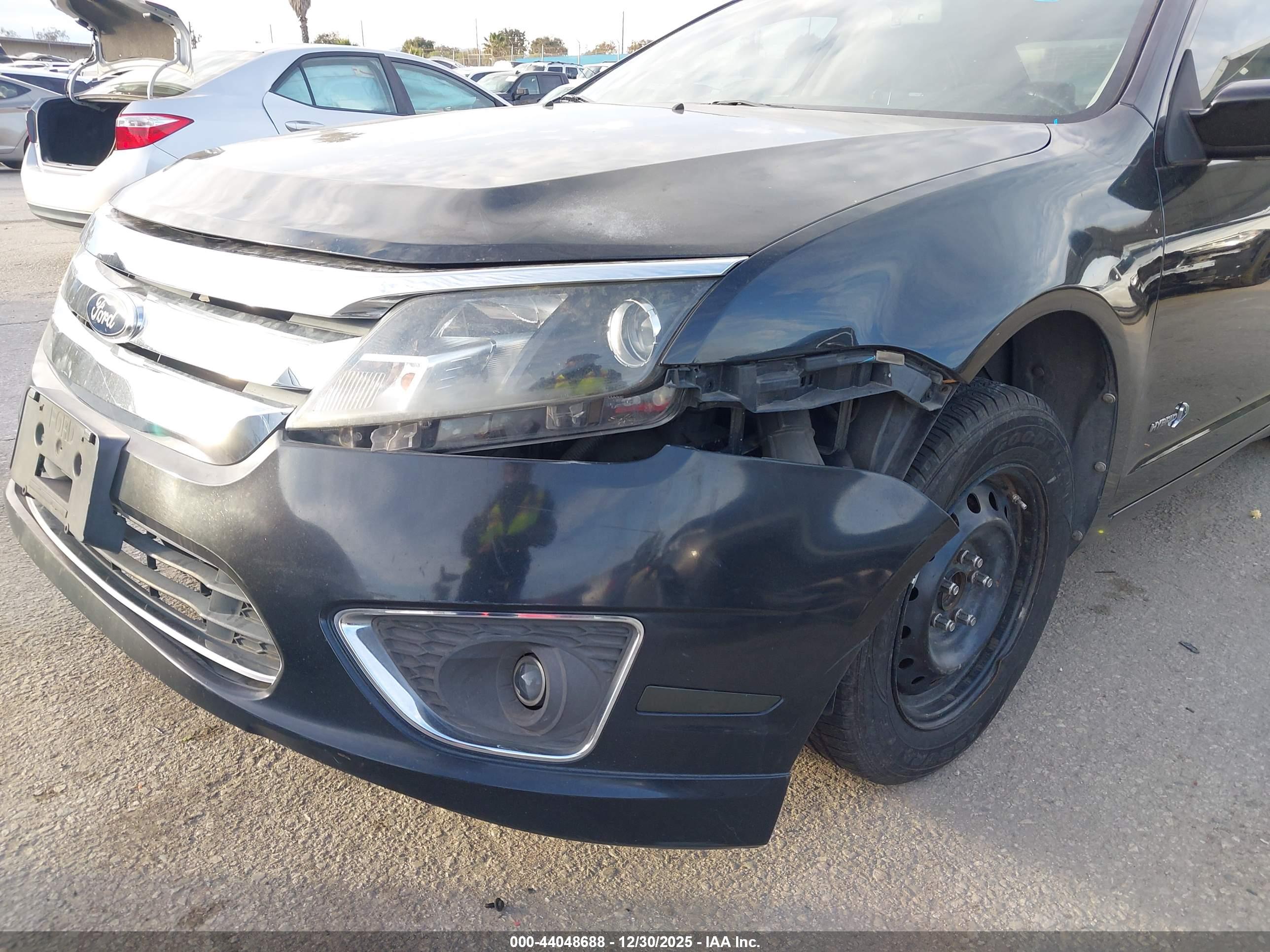 FORD FUSION image 6
