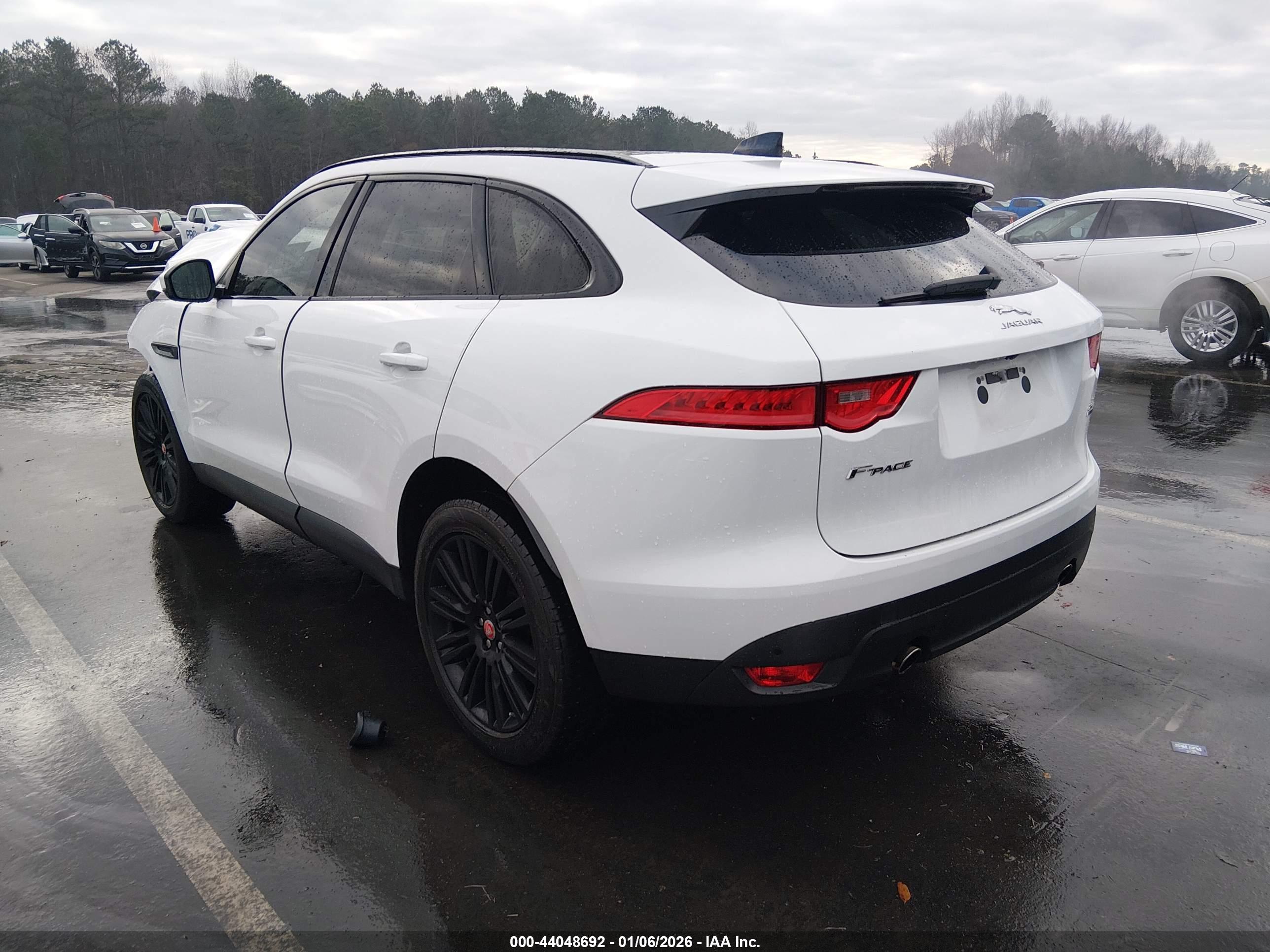 JAGUAR F-PACE image 3