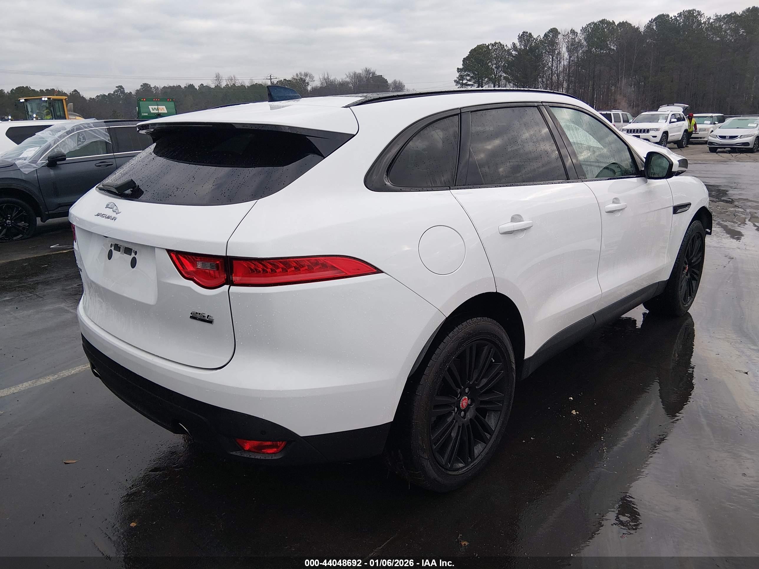 JAGUAR F-PACE image 4