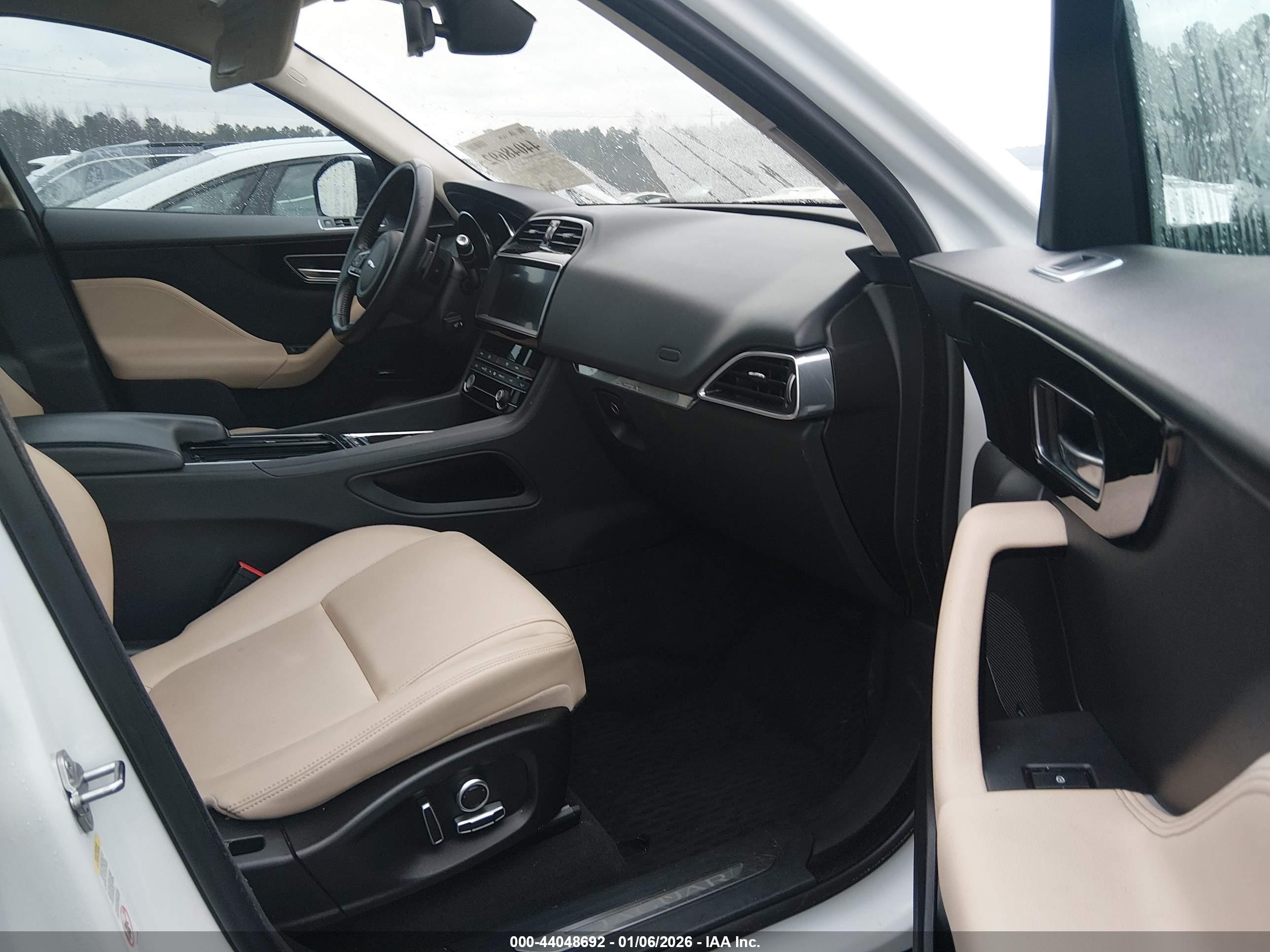 JAGUAR F-PACE image 5