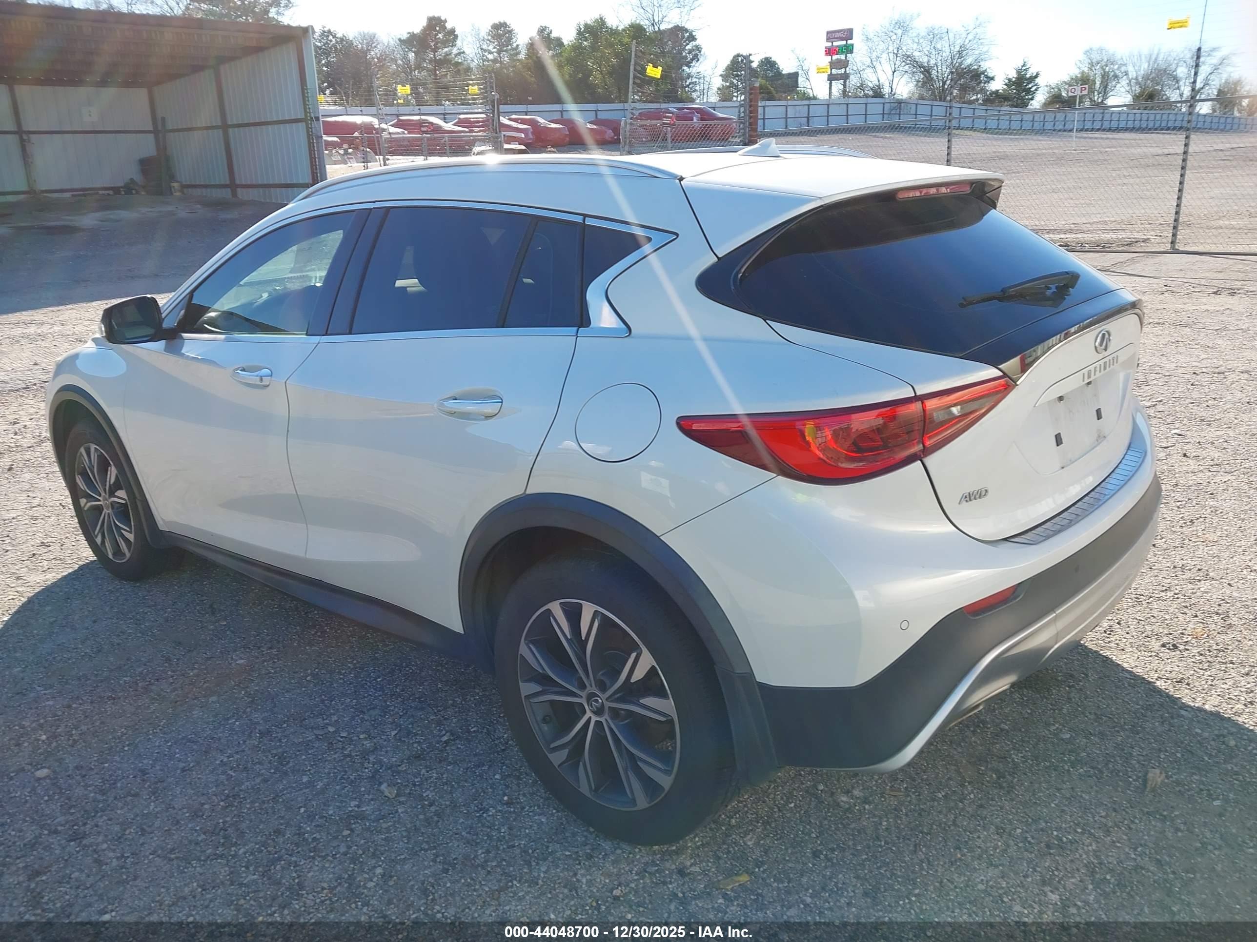 INFINITI QX30 image 3