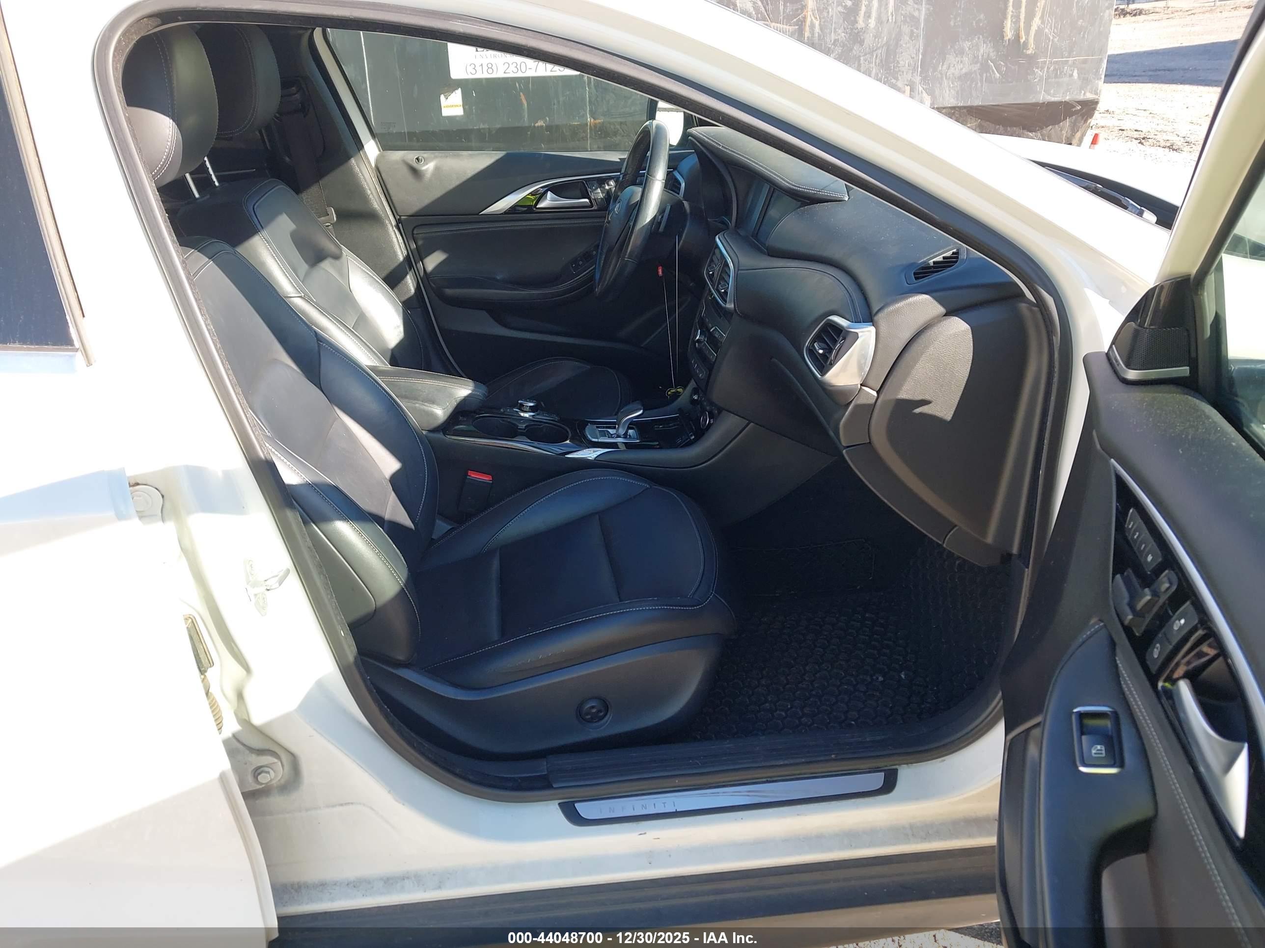 INFINITI QX30 image 5