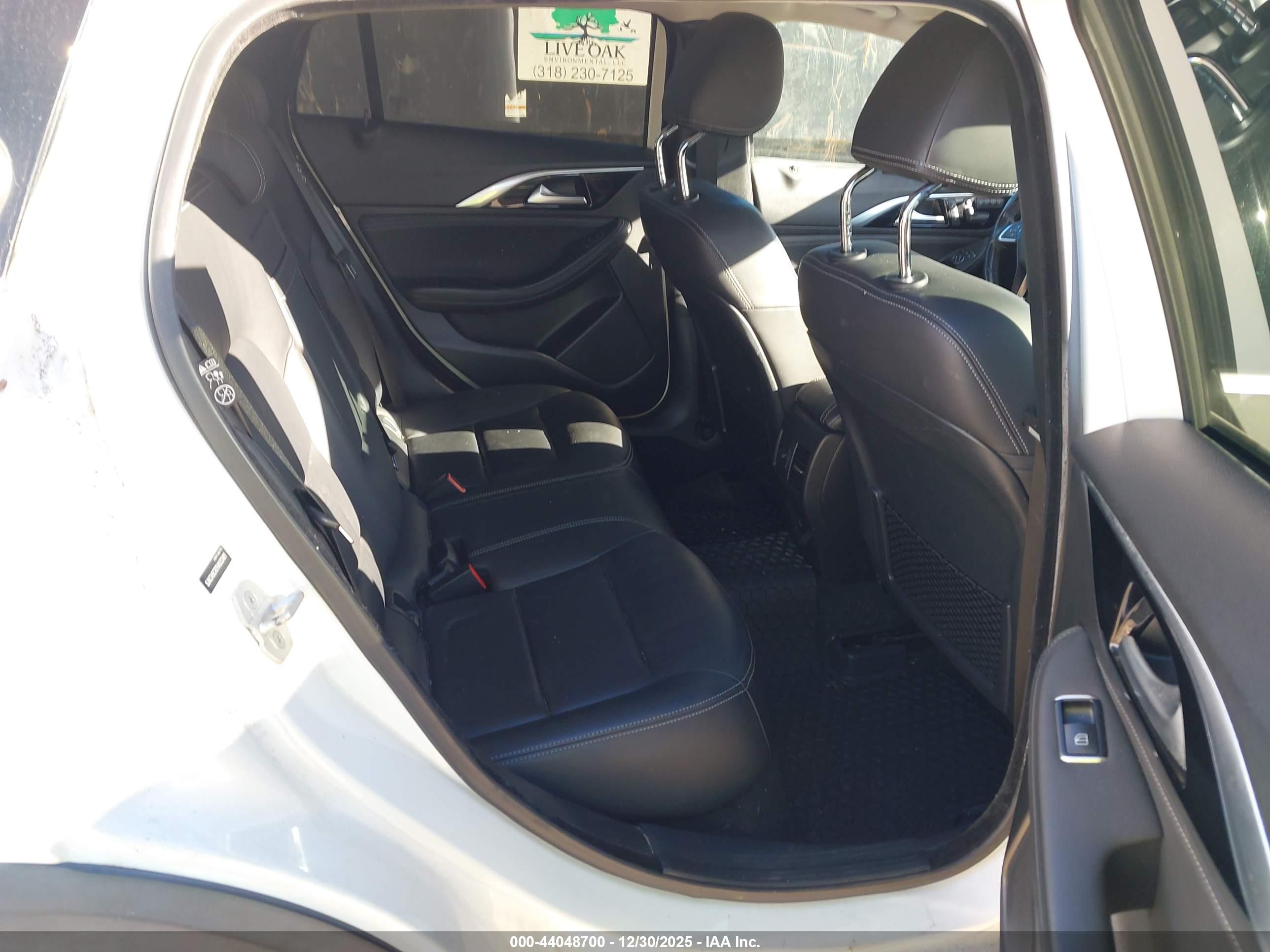 INFINITI QX30 image 8