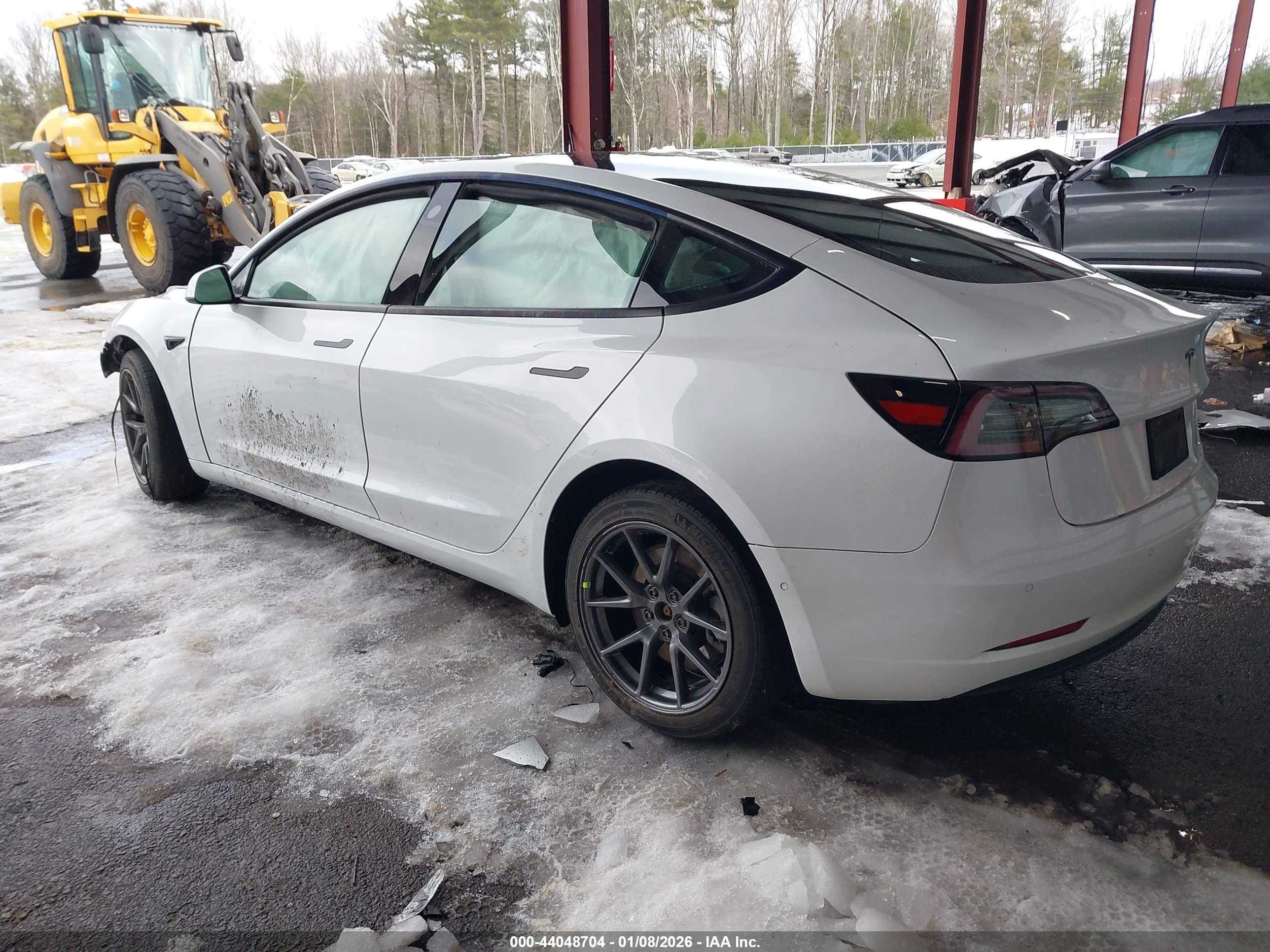 TESLA MODEL image 3