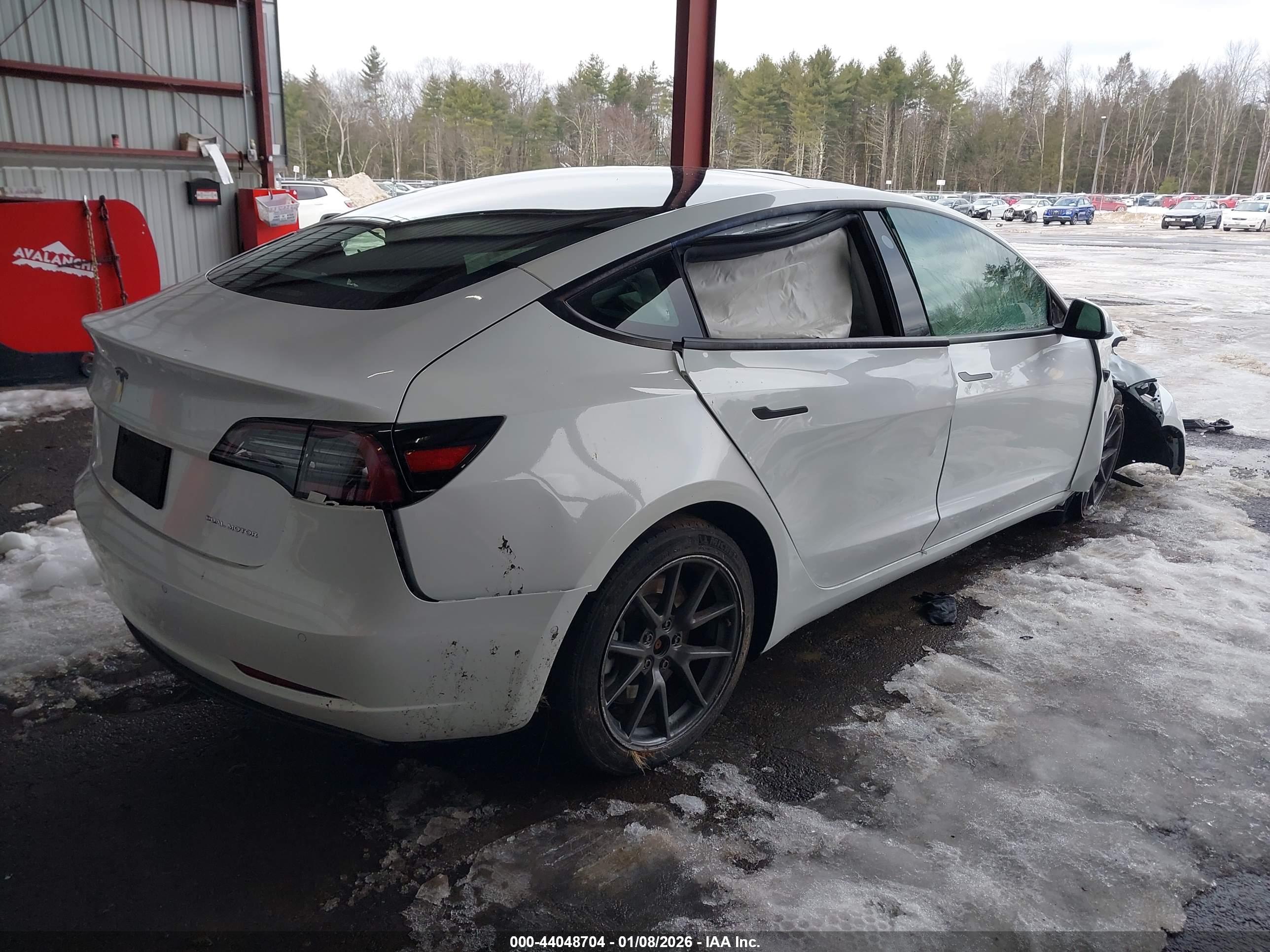 TESLA MODEL image 4