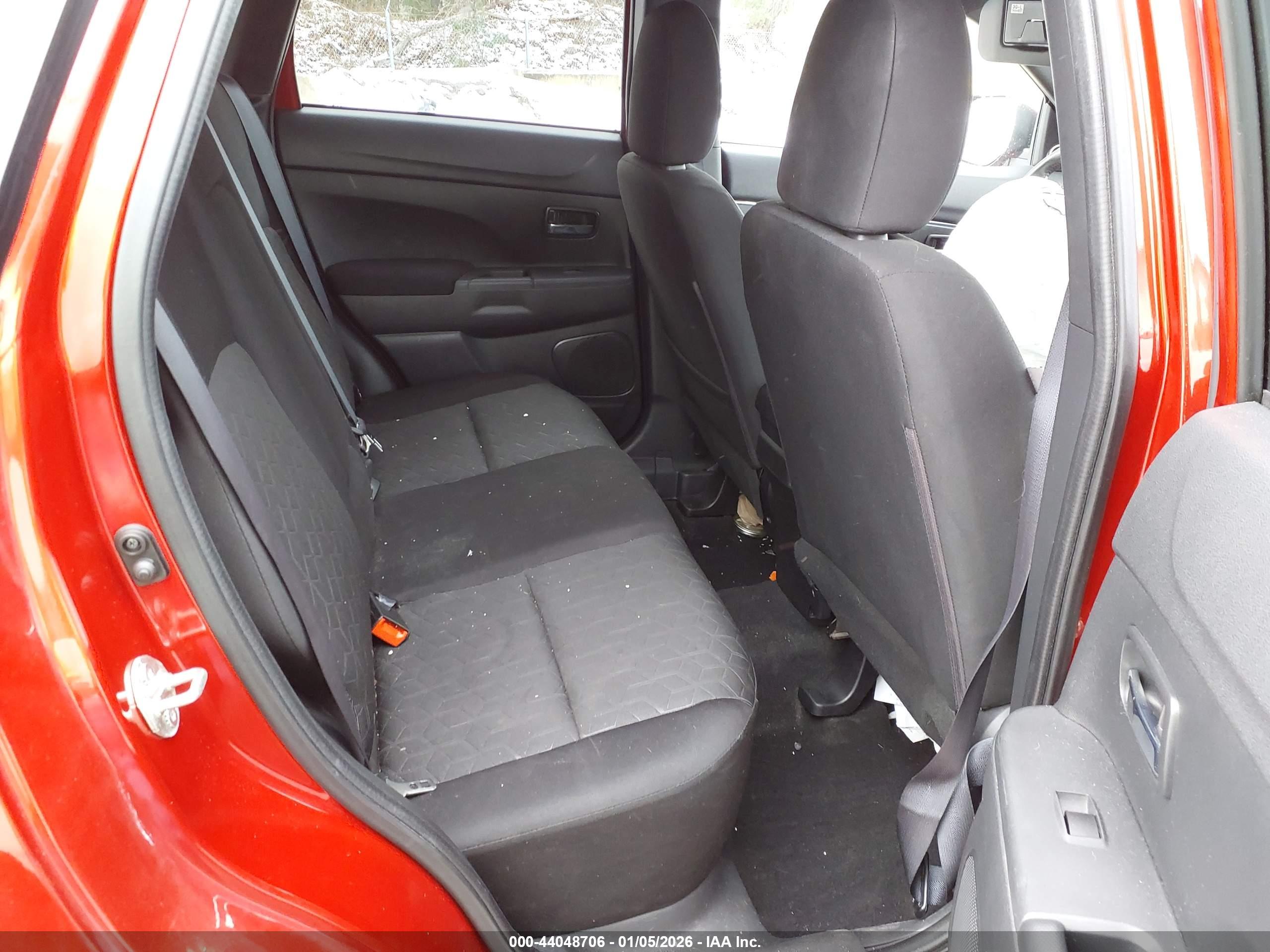 MITSUBISHI OUTLANDER image 8