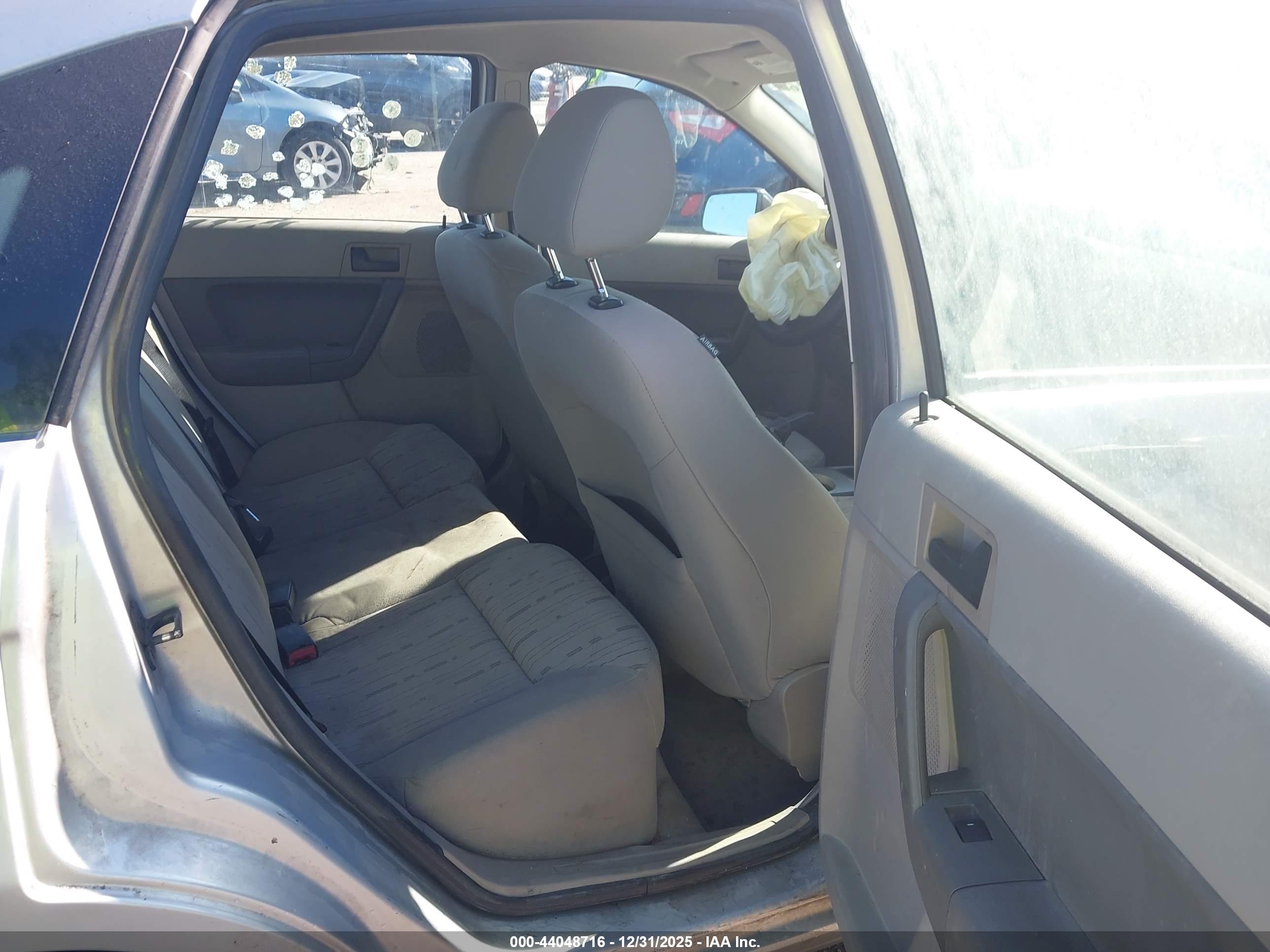 FORD FOCUS image 8