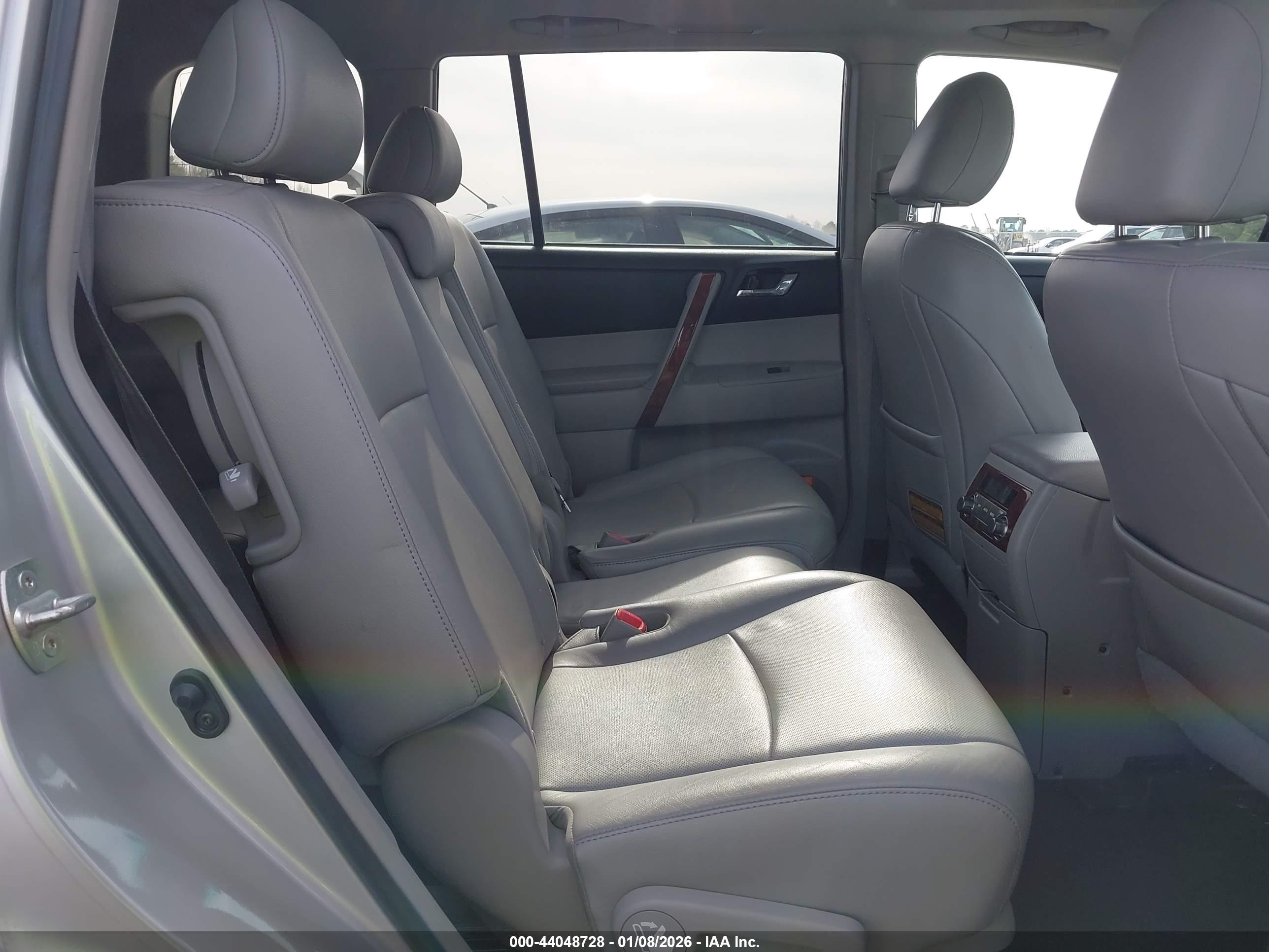 TOYOTA HIGHLANDER image 8