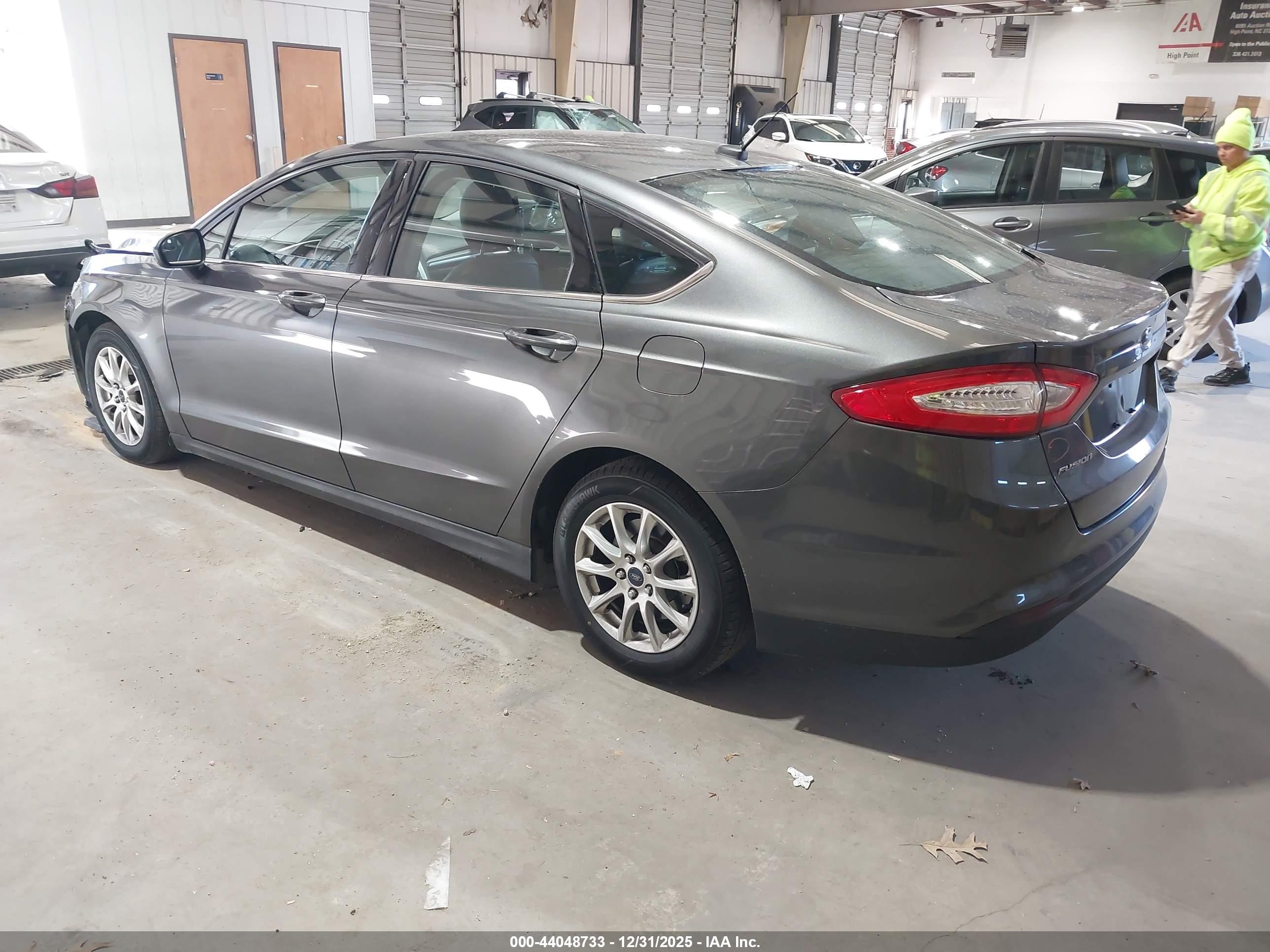 FORD FUSION image 3