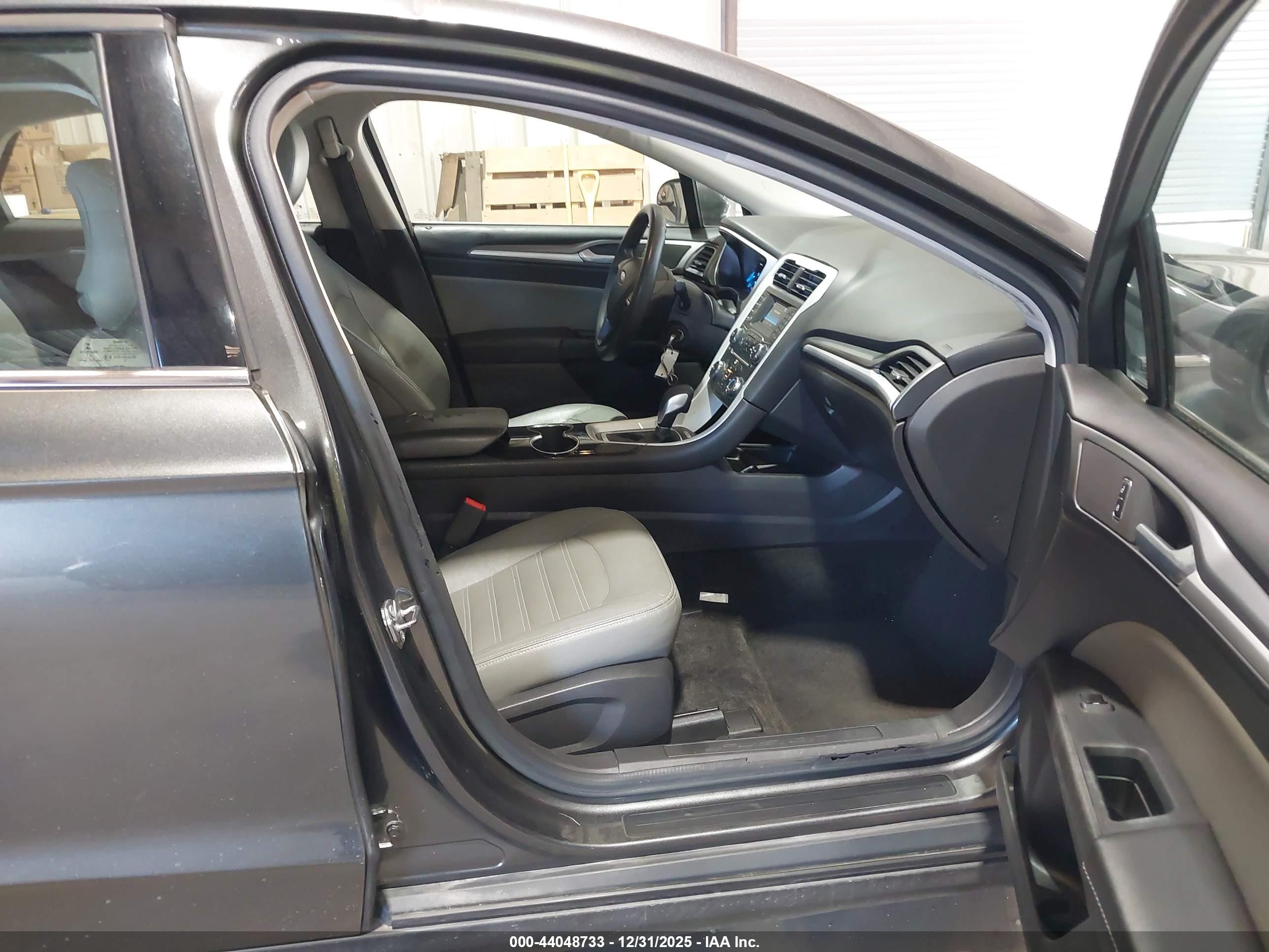 FORD FUSION image 5