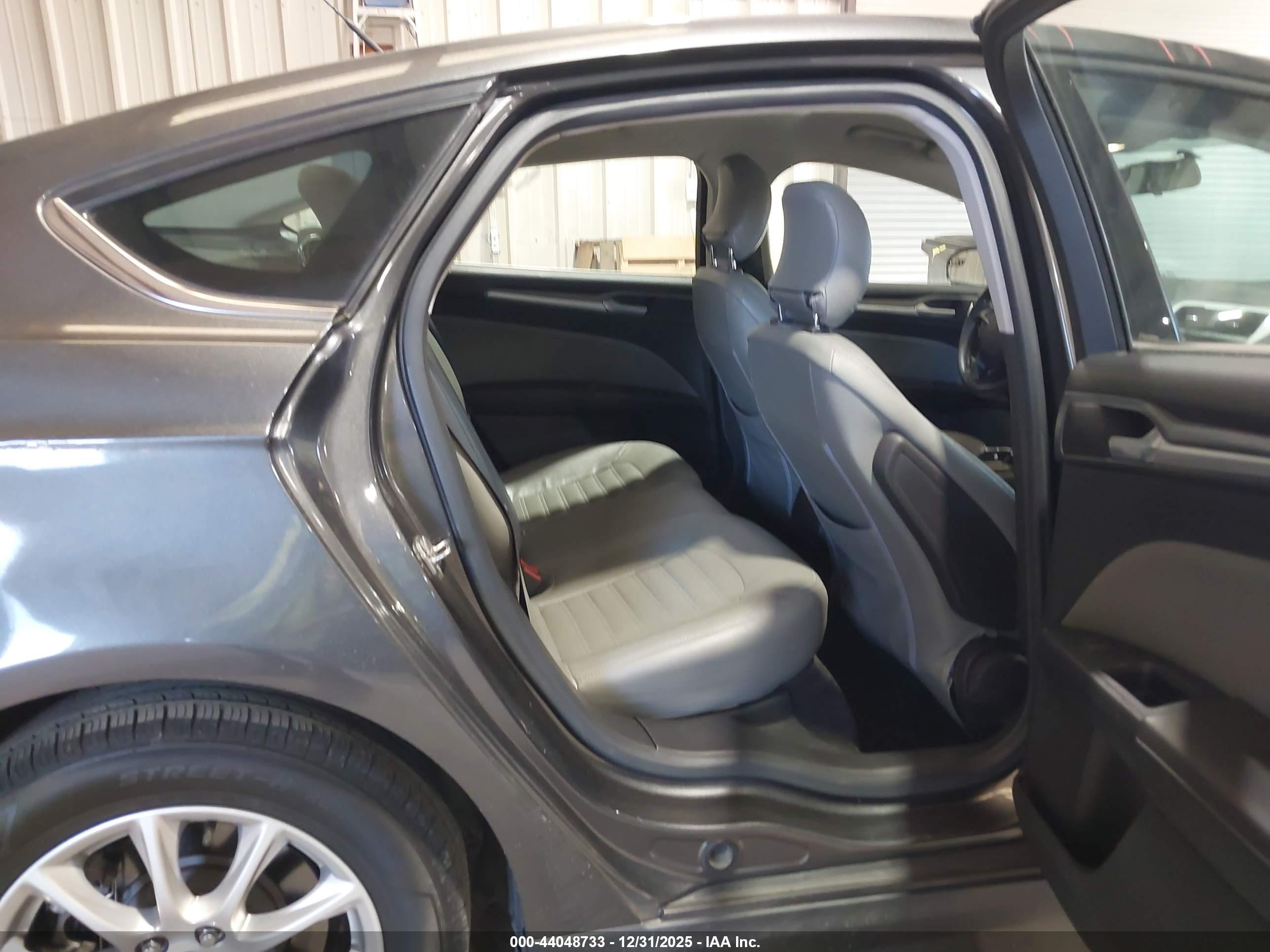 FORD FUSION image 8
