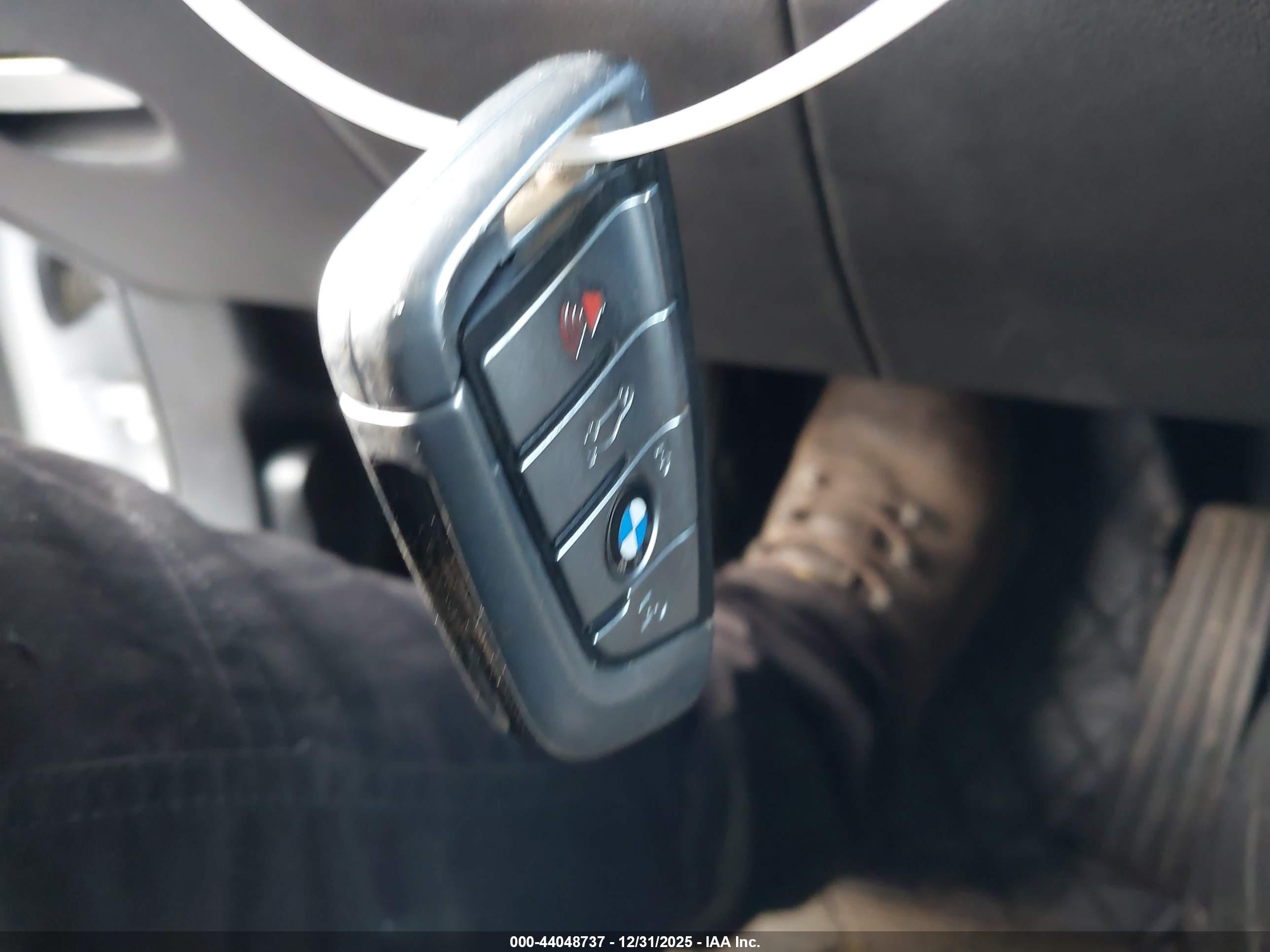 BMW 750I image 11