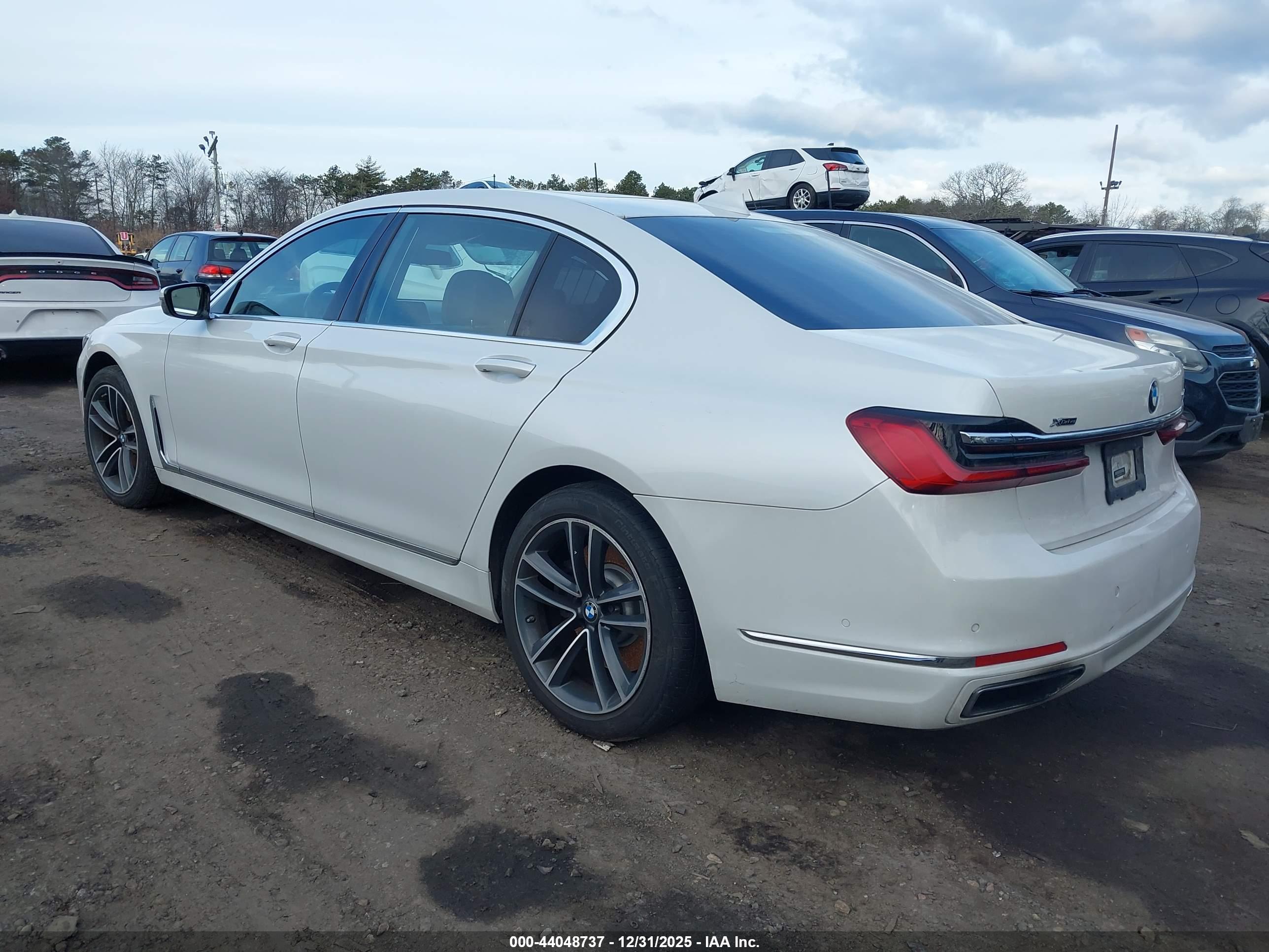 BMW 750I image 3
