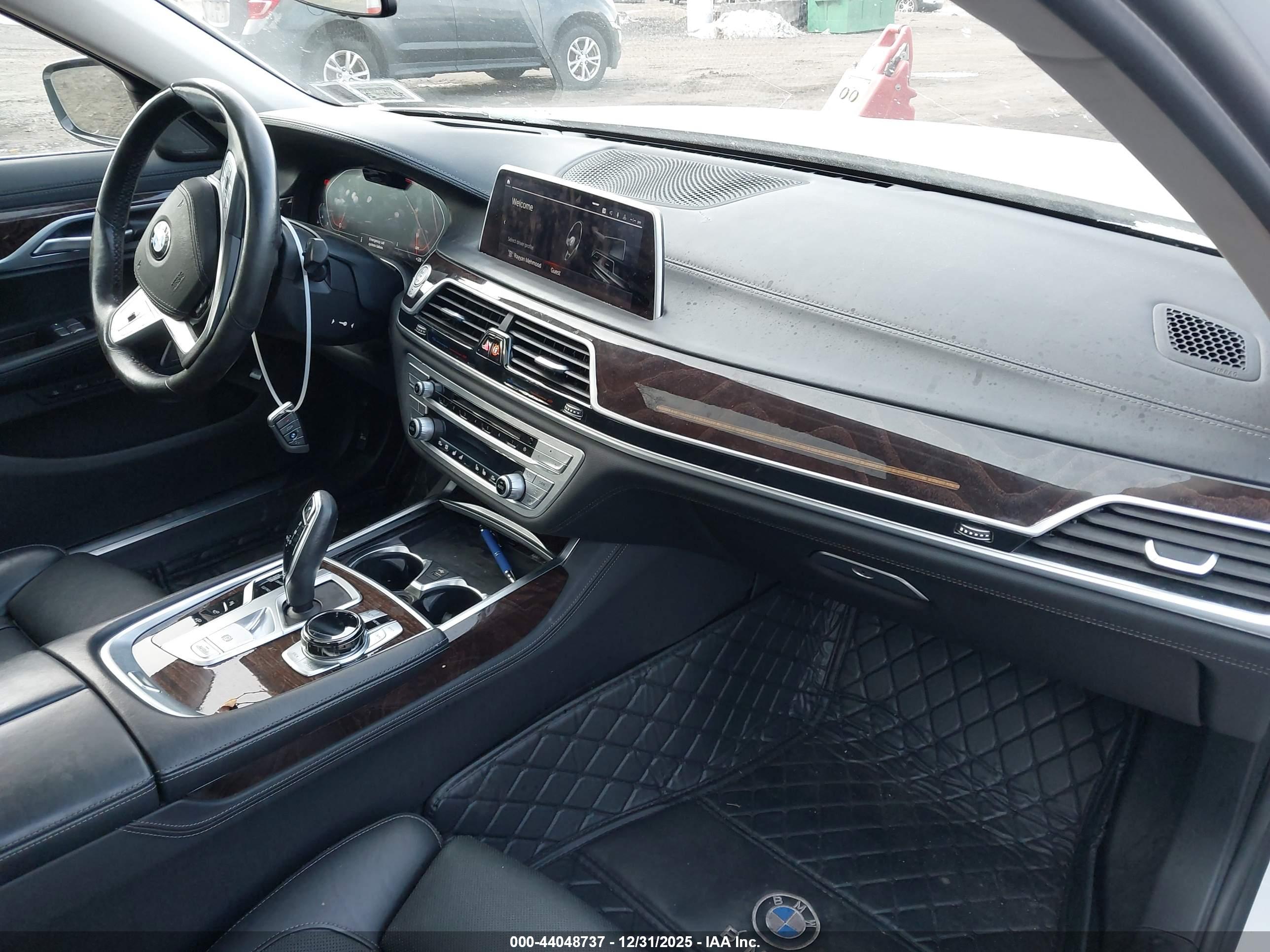 BMW 750I image 5