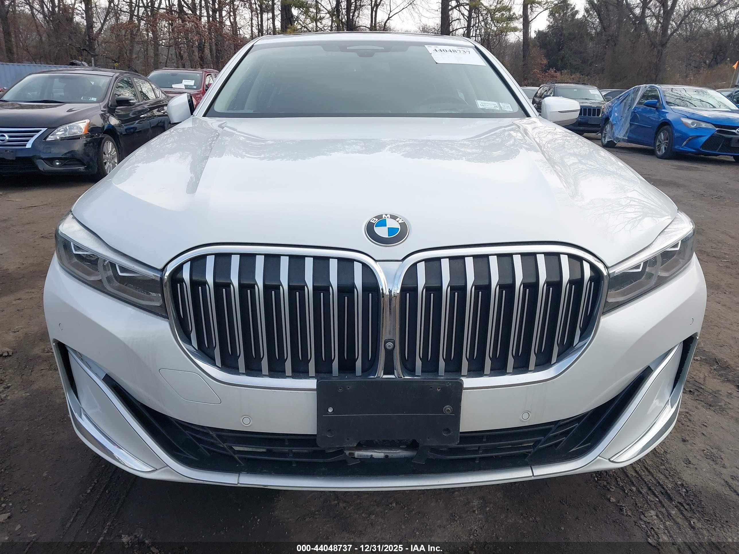 BMW 750I image 6