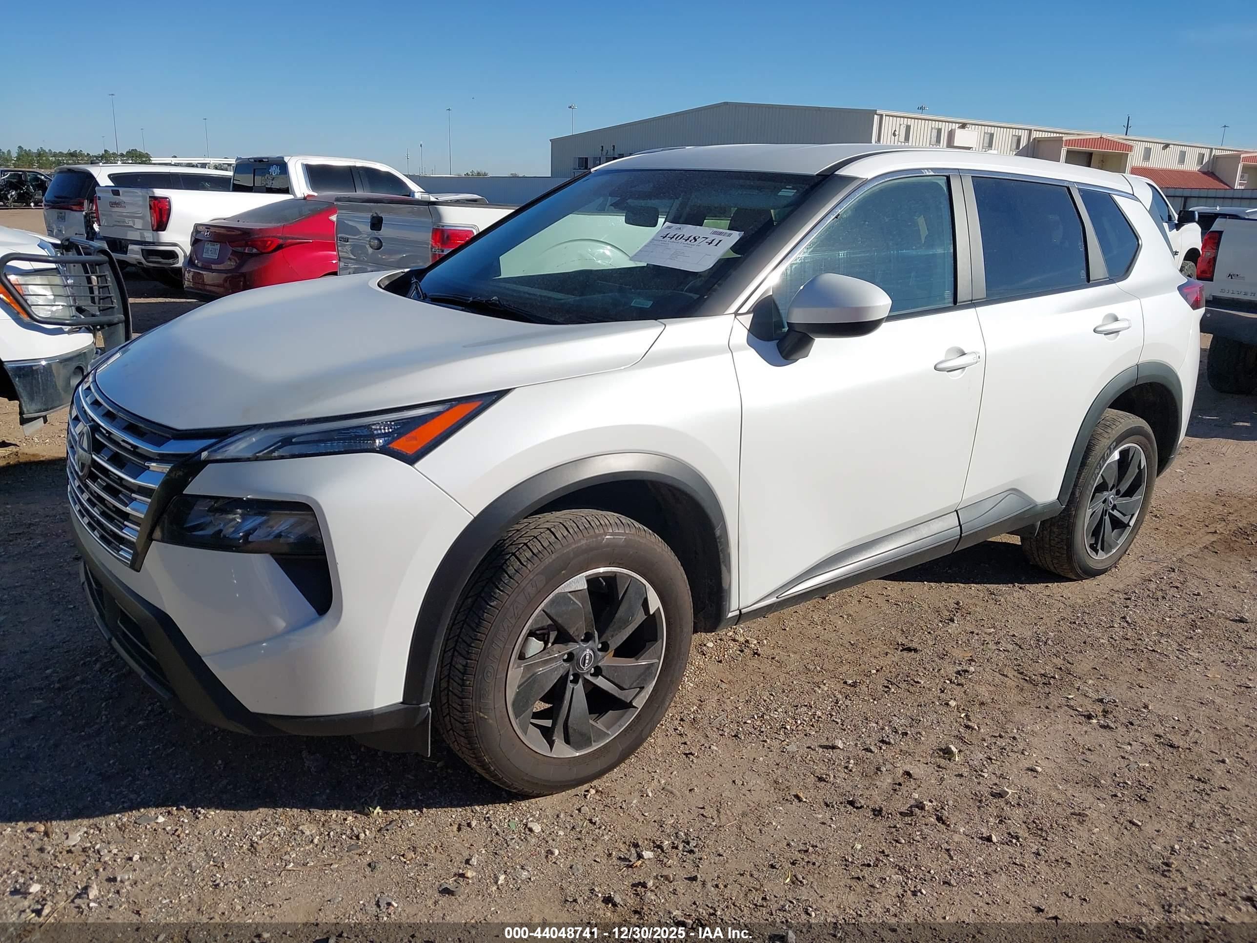 NISSAN ROGUE image 2