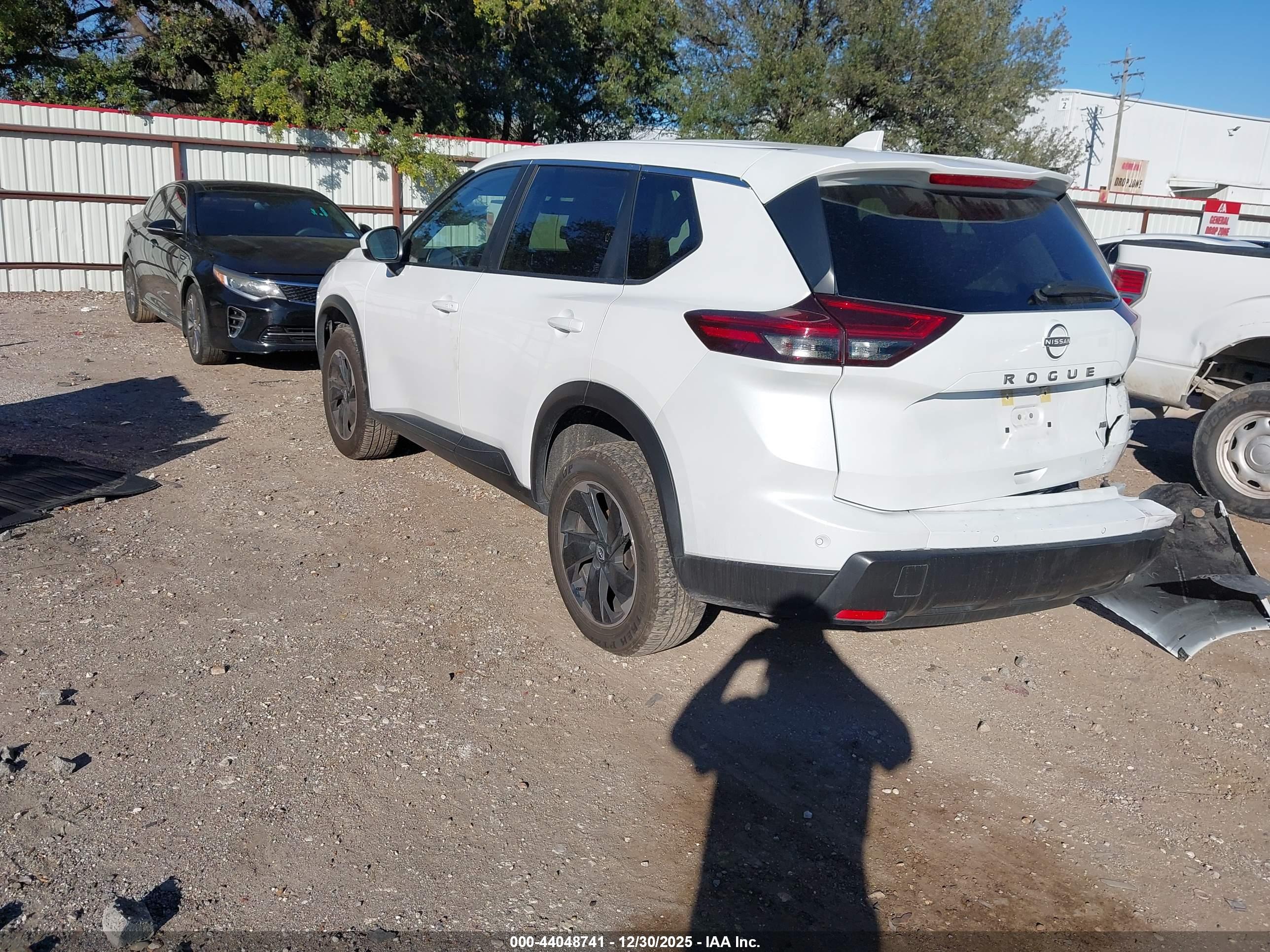 NISSAN ROGUE image 3