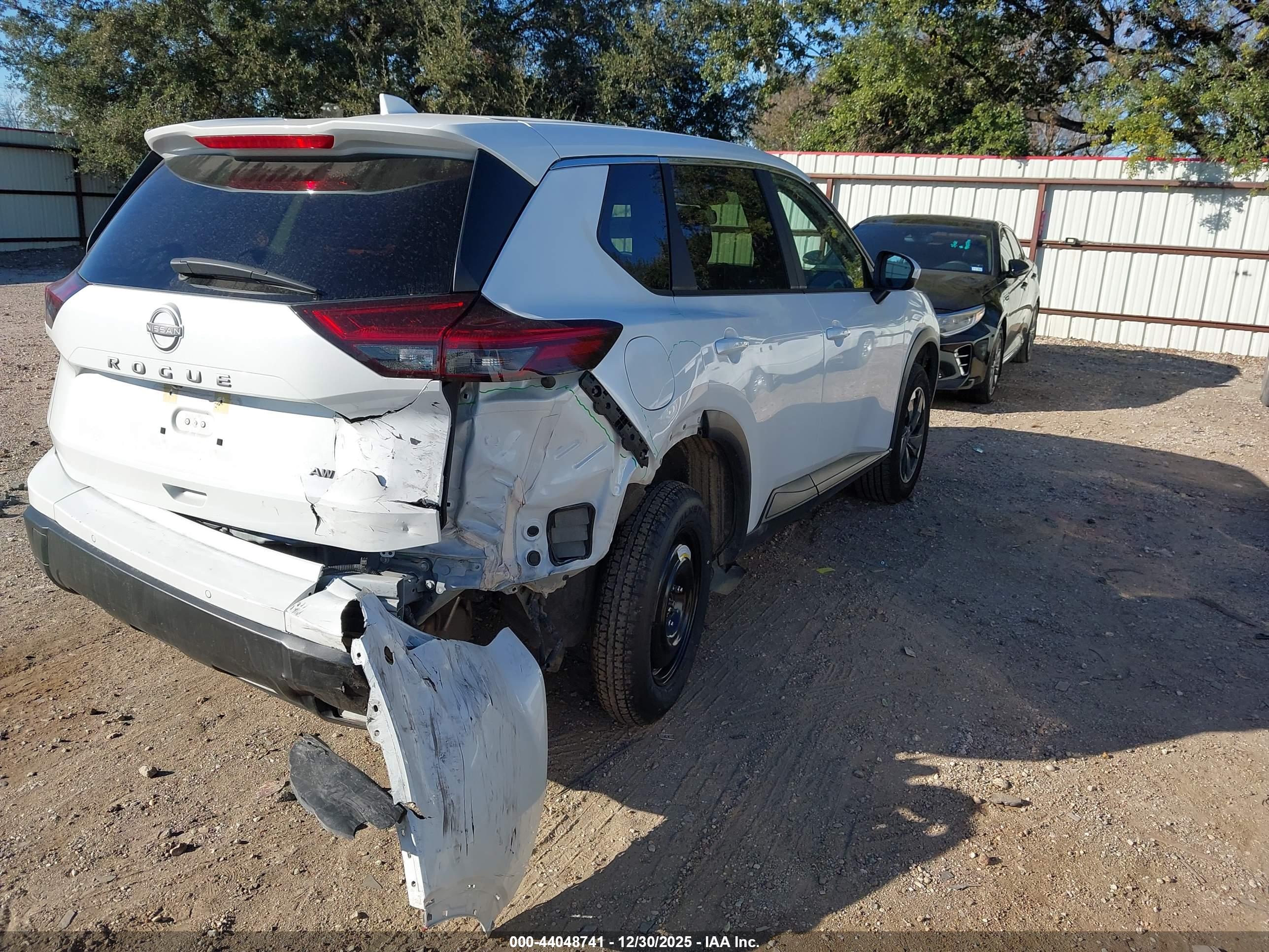 NISSAN ROGUE image 4