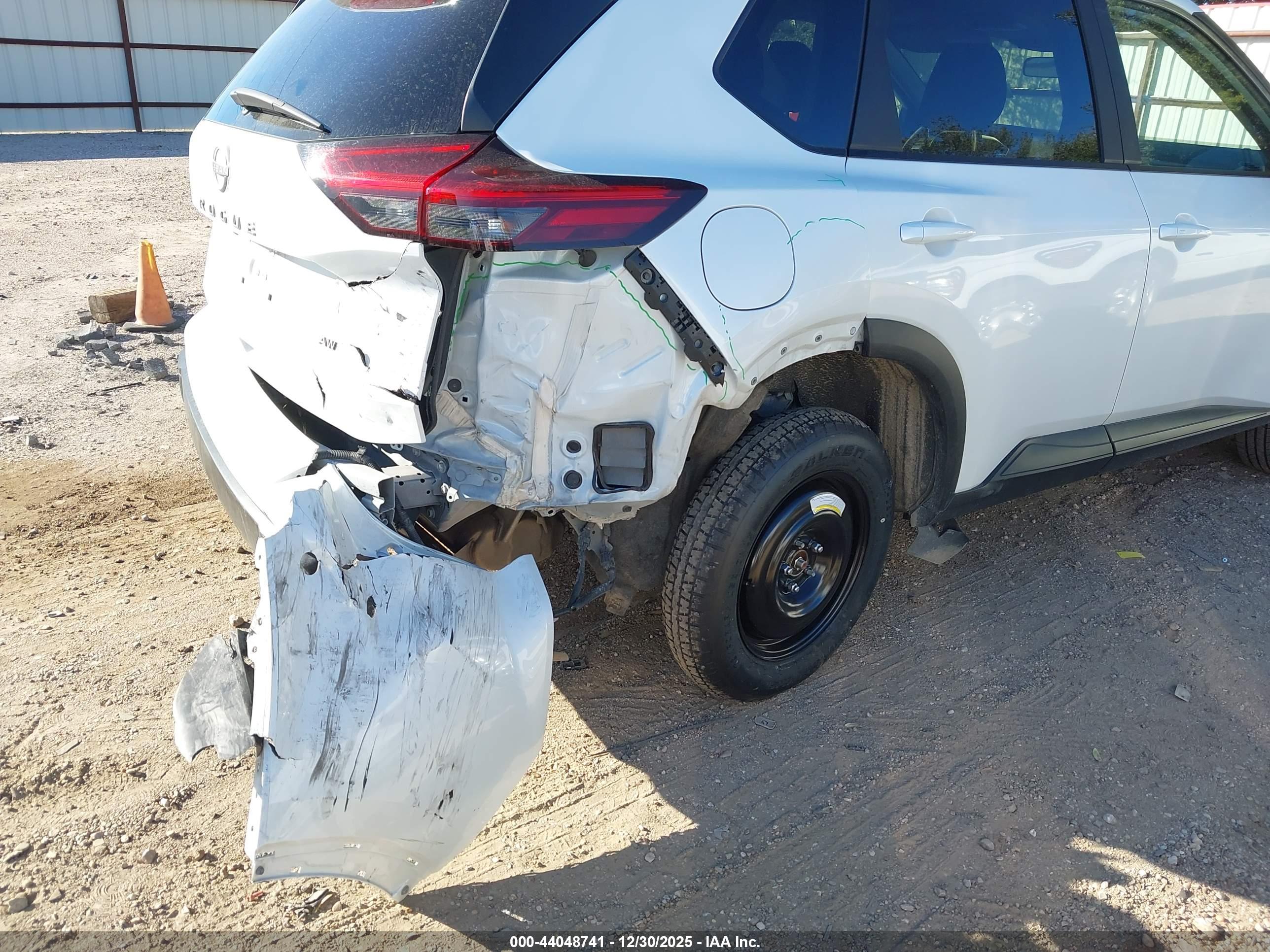 NISSAN ROGUE image 6