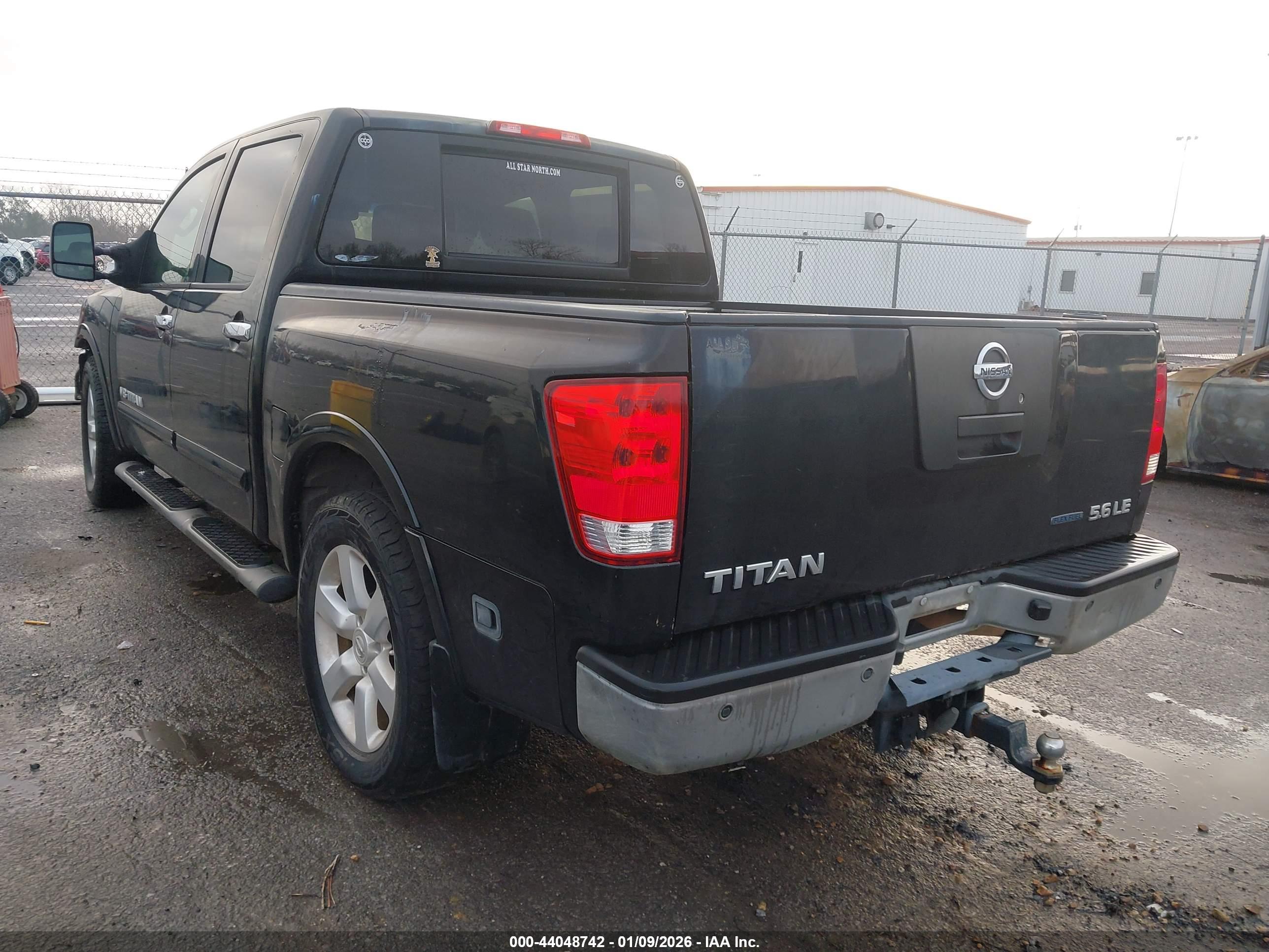 NISSAN TITAN image 3