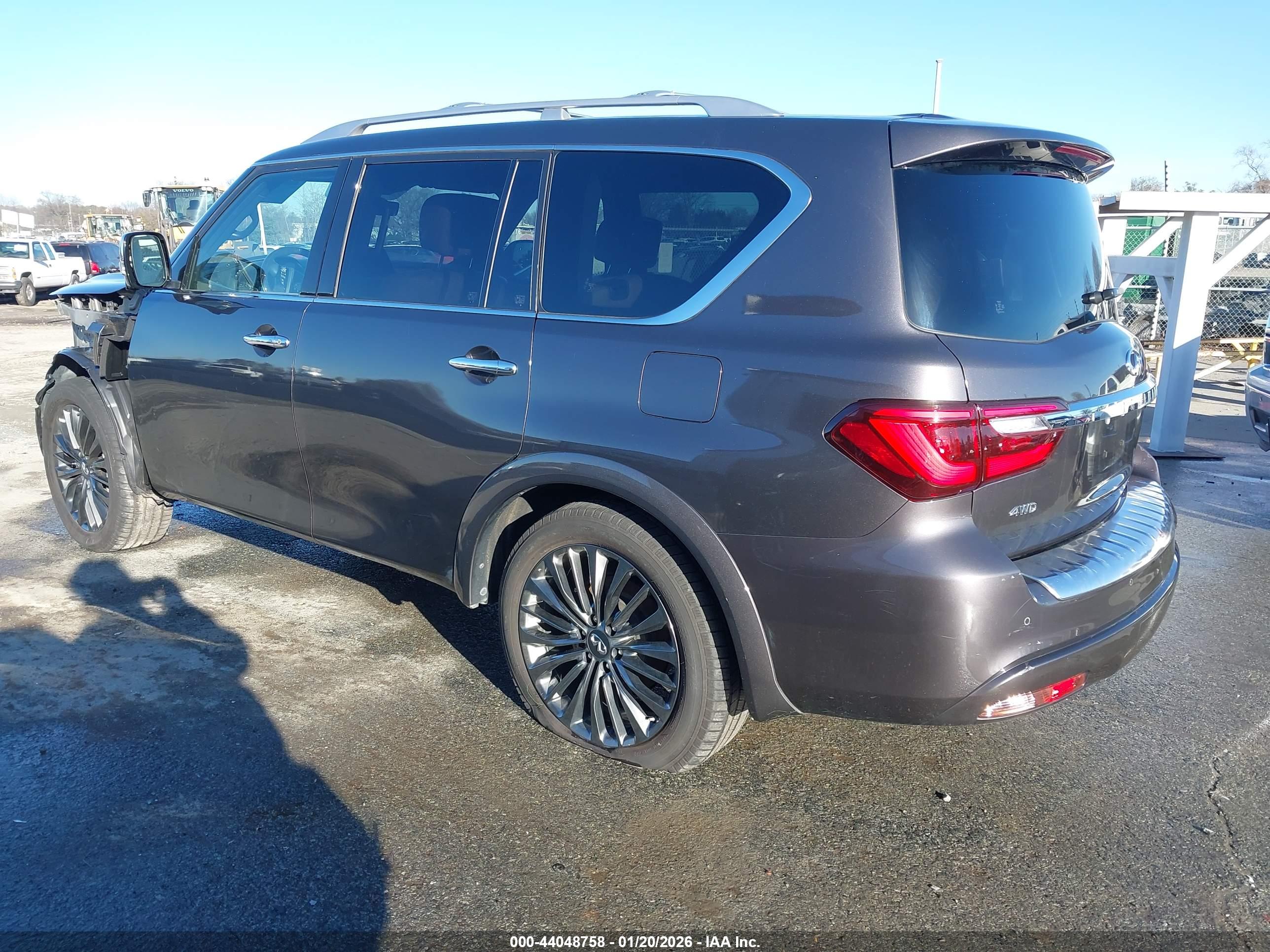INFINITI QX80 image 3
