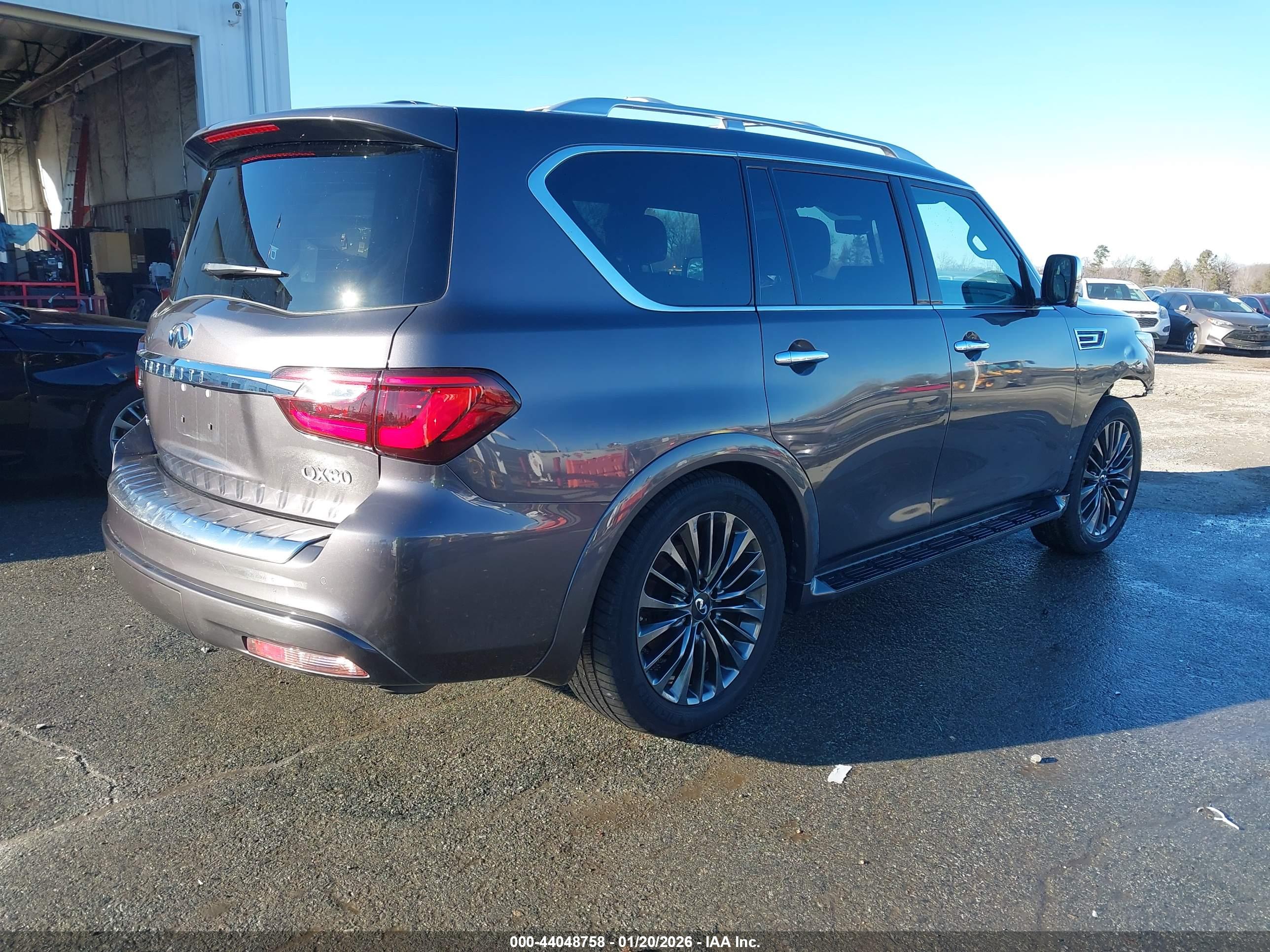 INFINITI QX80 image 4