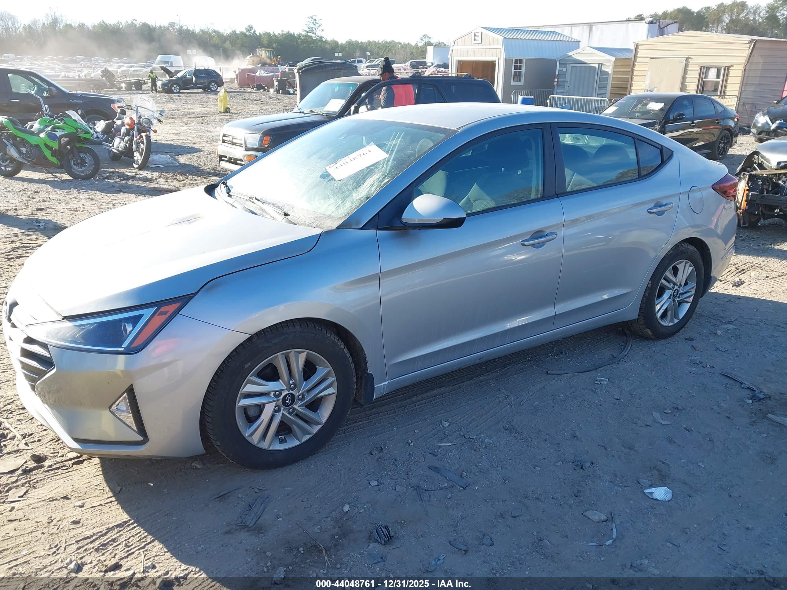 HYUNDAI ELANTRA image 2