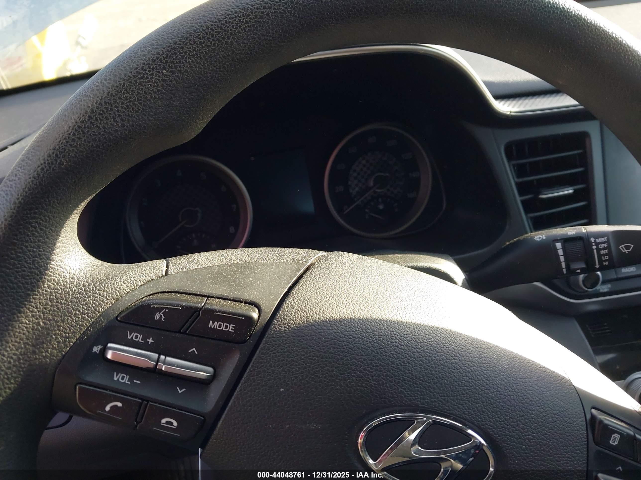 HYUNDAI ELANTRA image 7