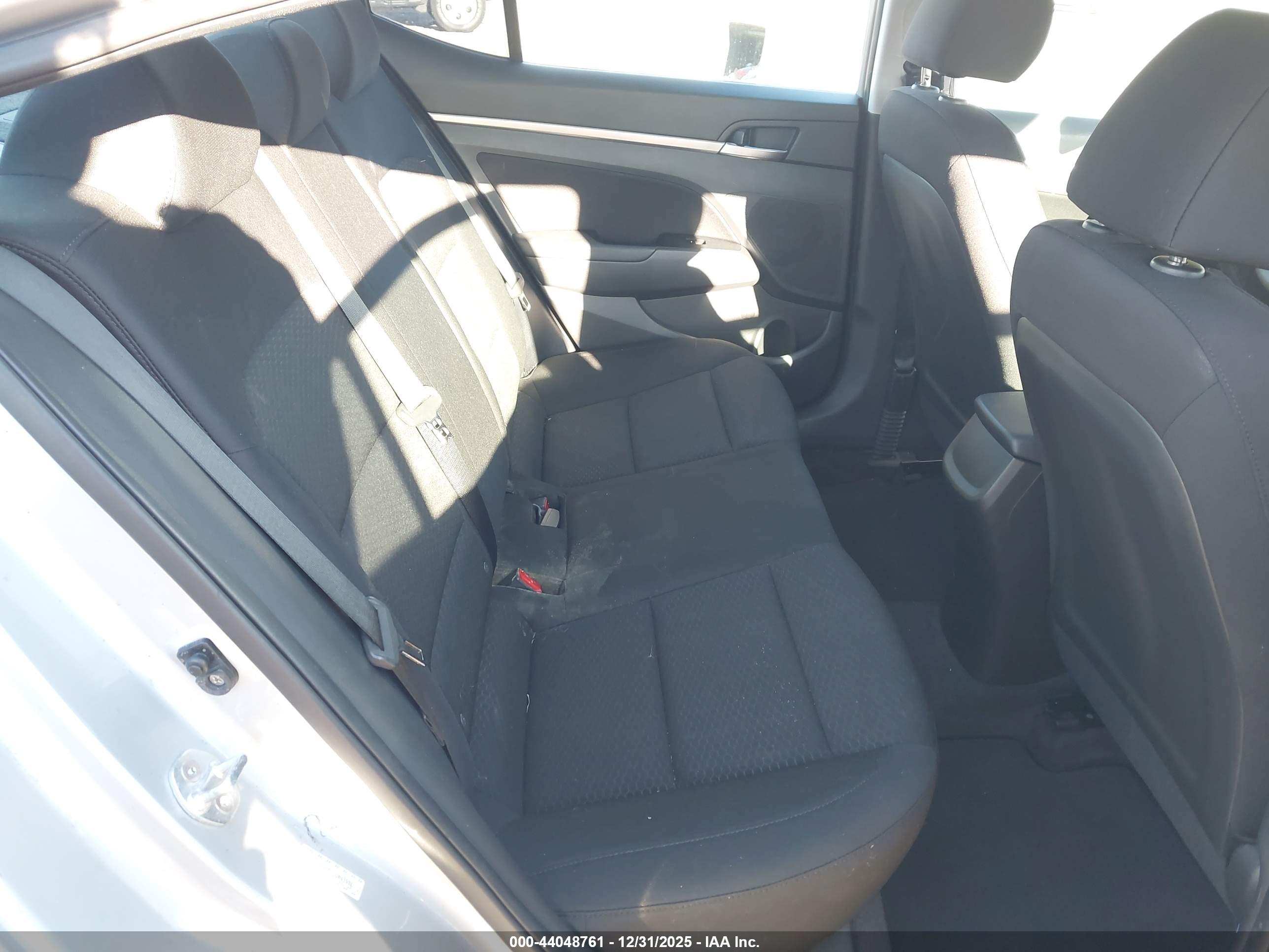 HYUNDAI ELANTRA image 8