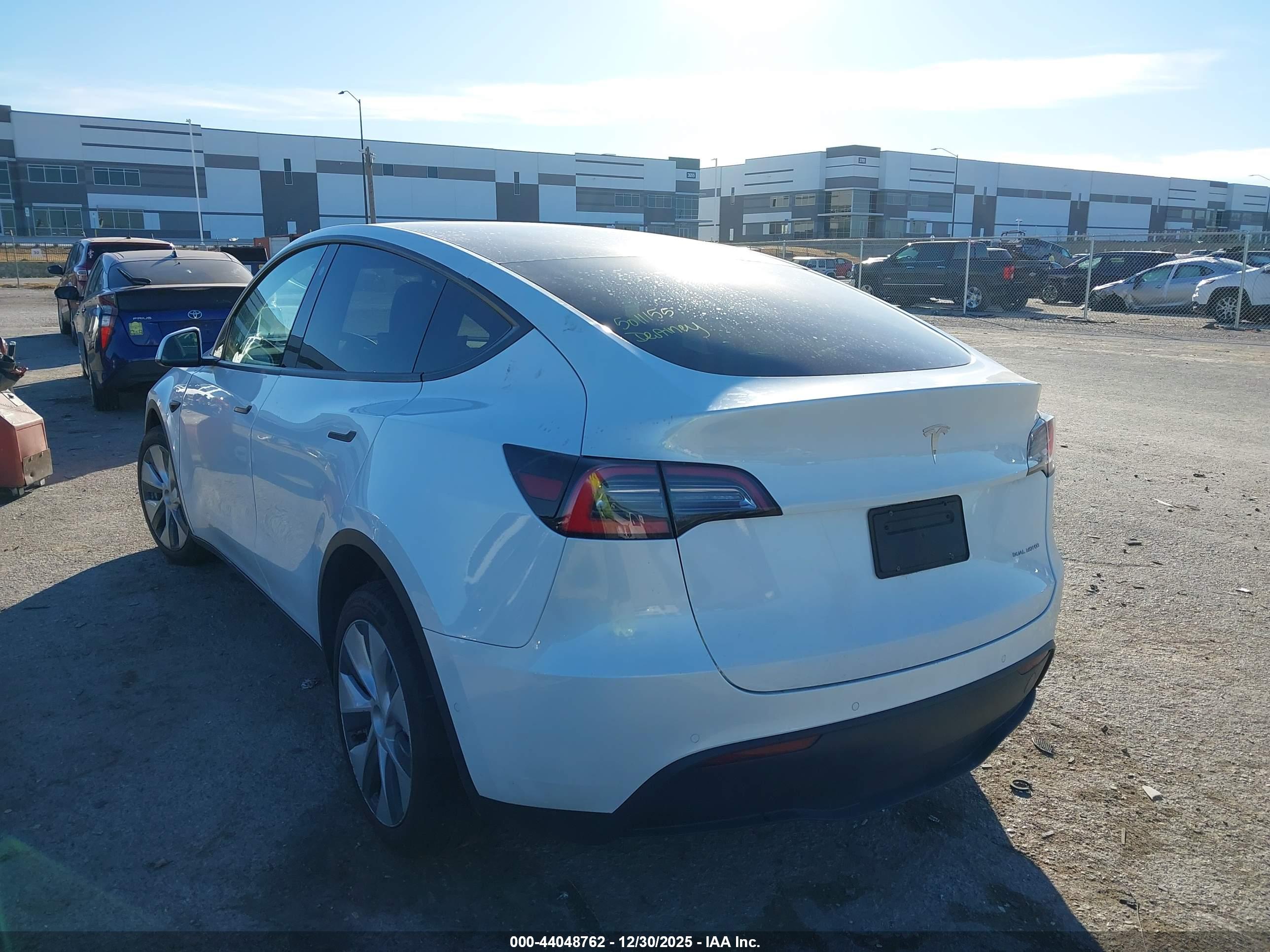 TESLA MODEL image 3