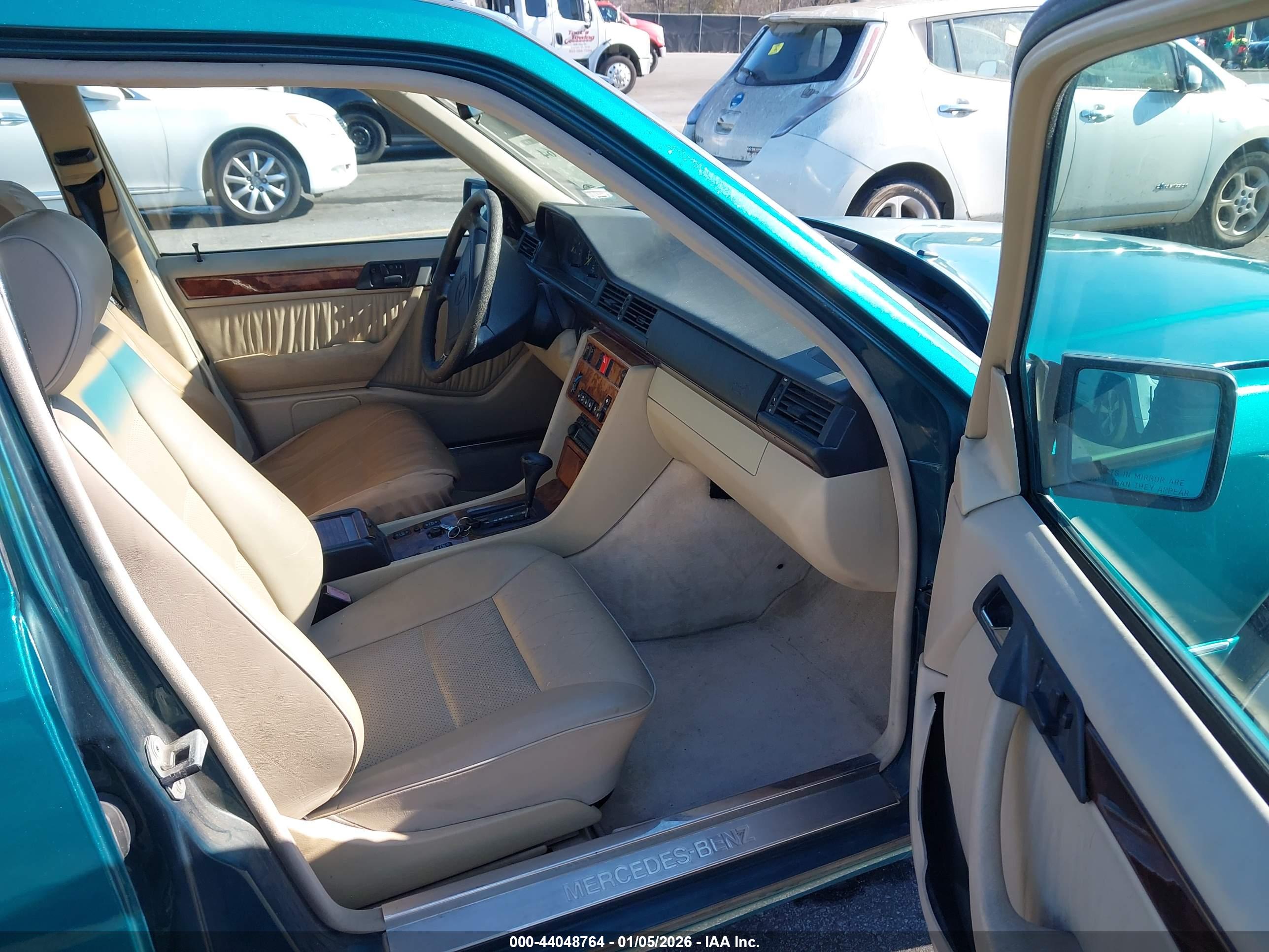 MERCEDES-BENZ E image 5