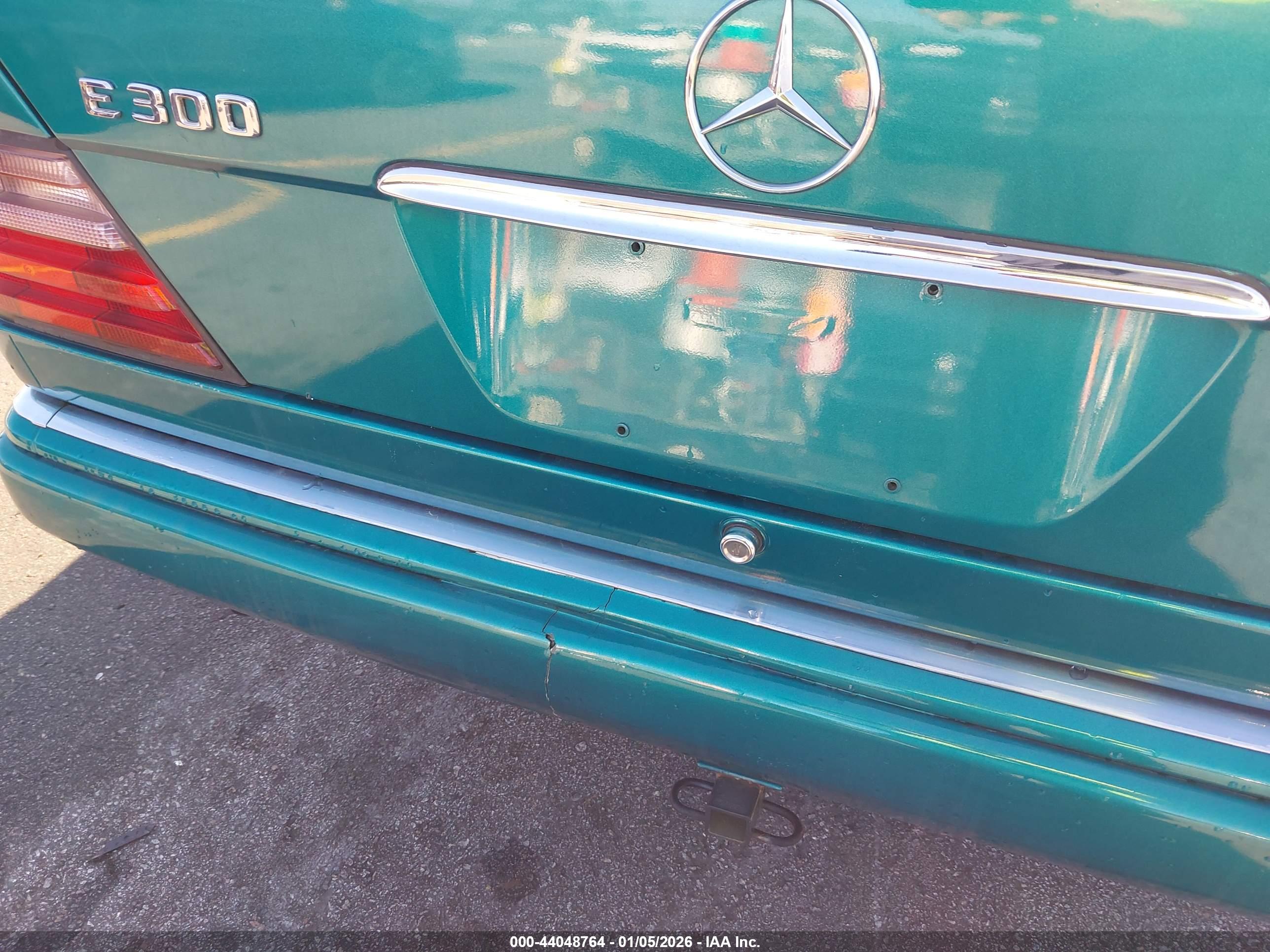MERCEDES-BENZ E image 6