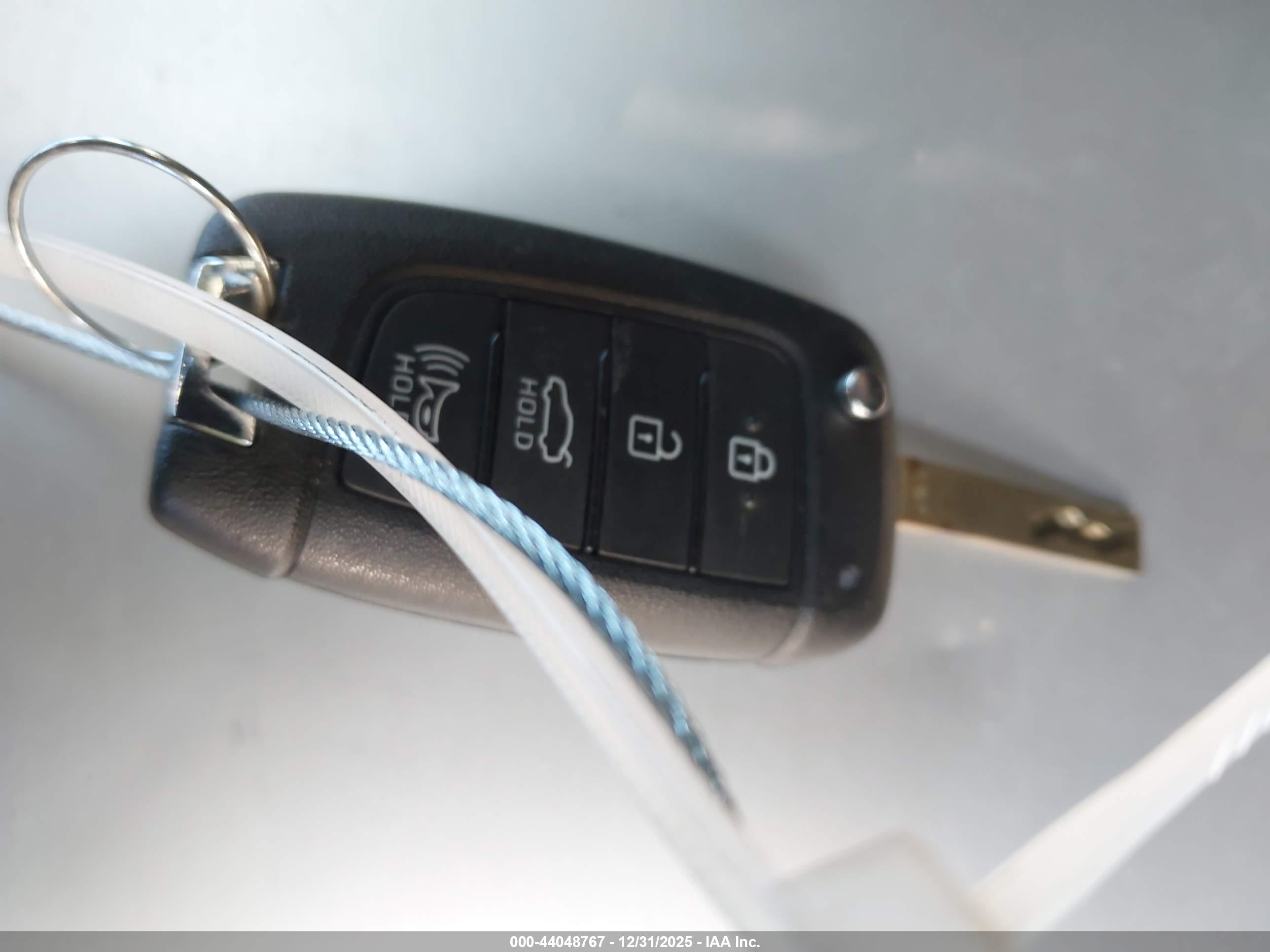 HYUNDAI ELANTRA image 11