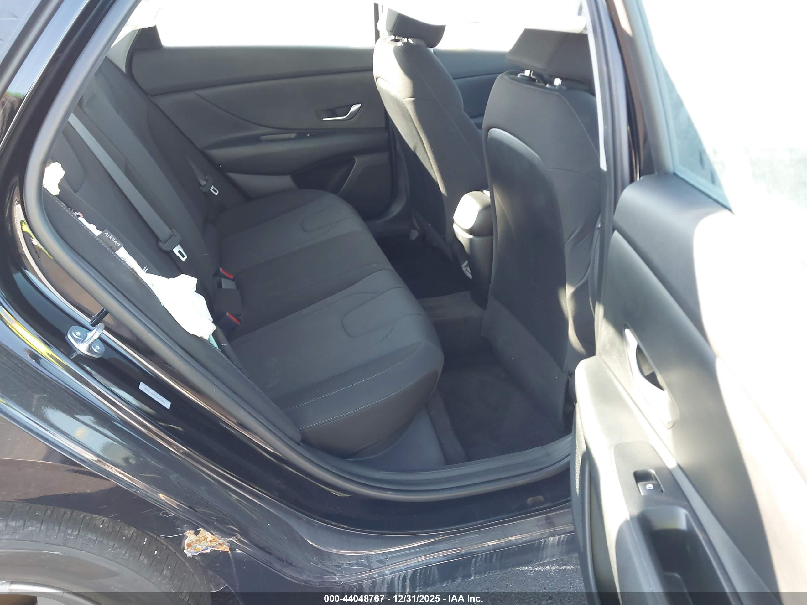 HYUNDAI ELANTRA image 8