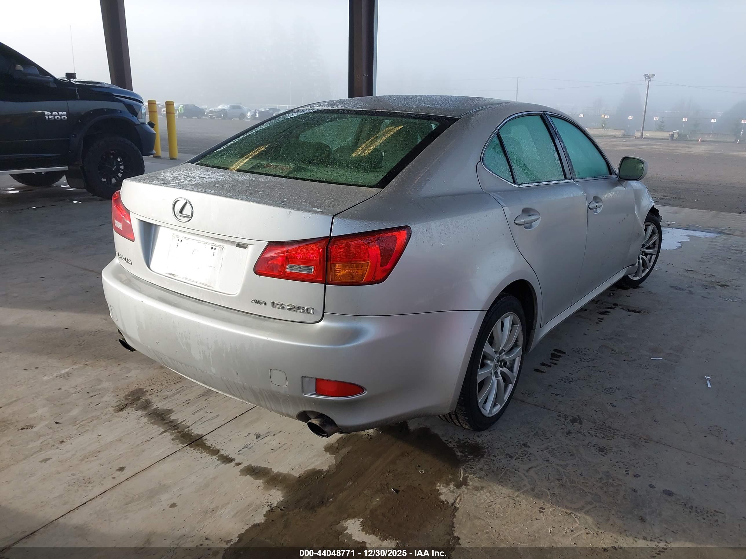 LEXUS IS image 4