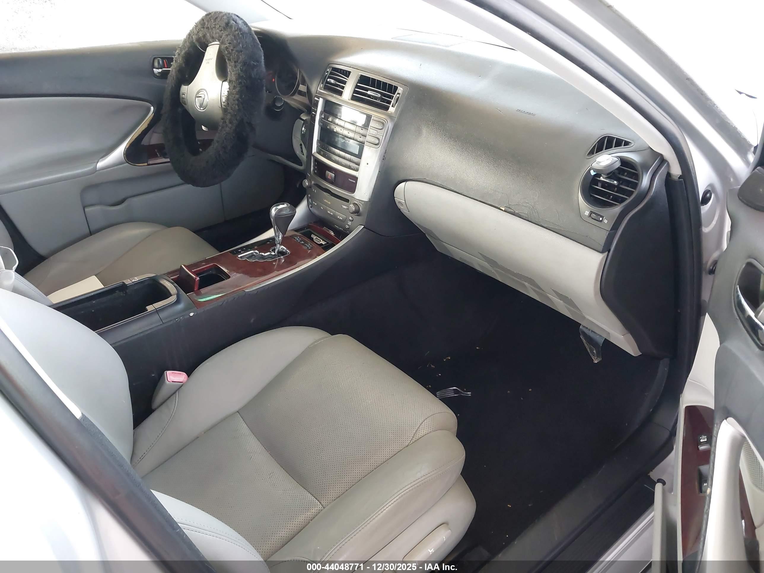 LEXUS IS image 5