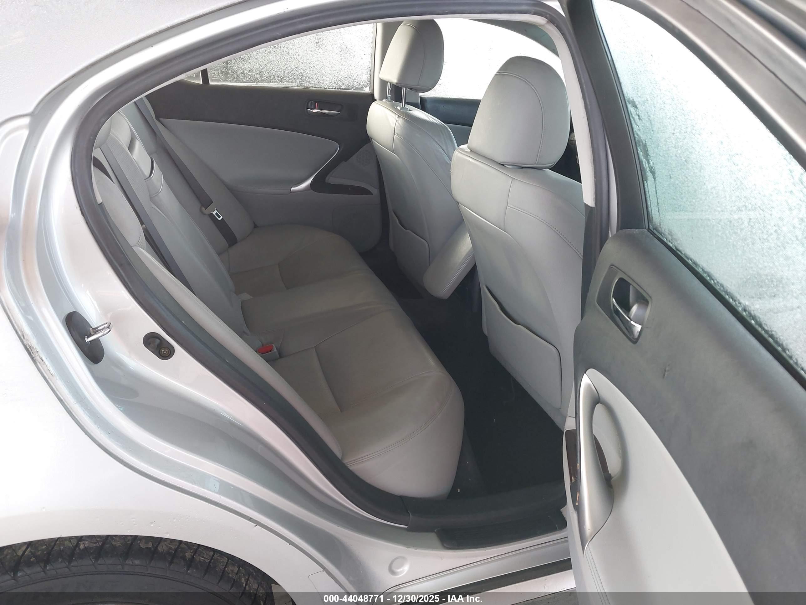 LEXUS IS image 8