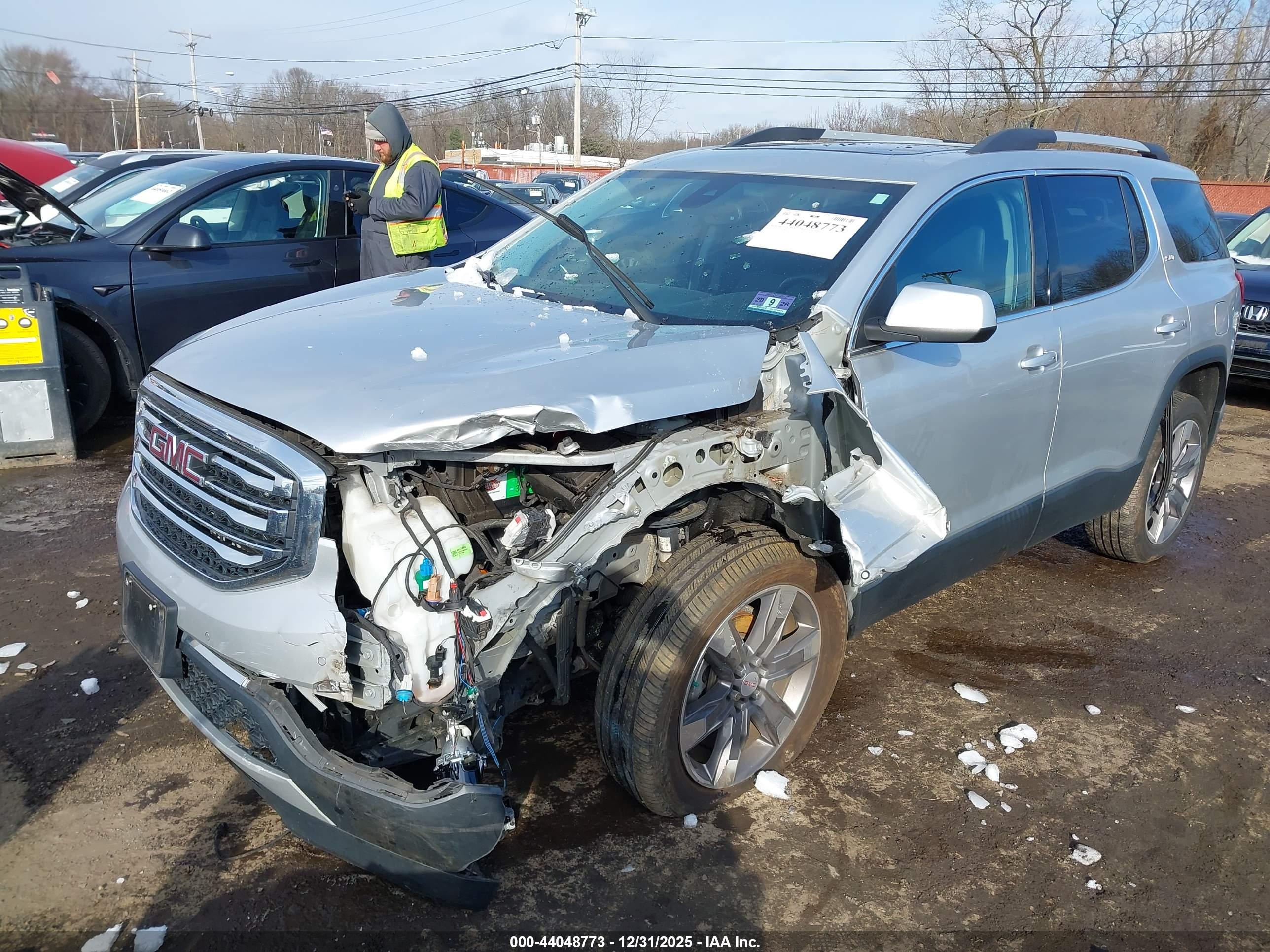 GMC ACADIA image 2