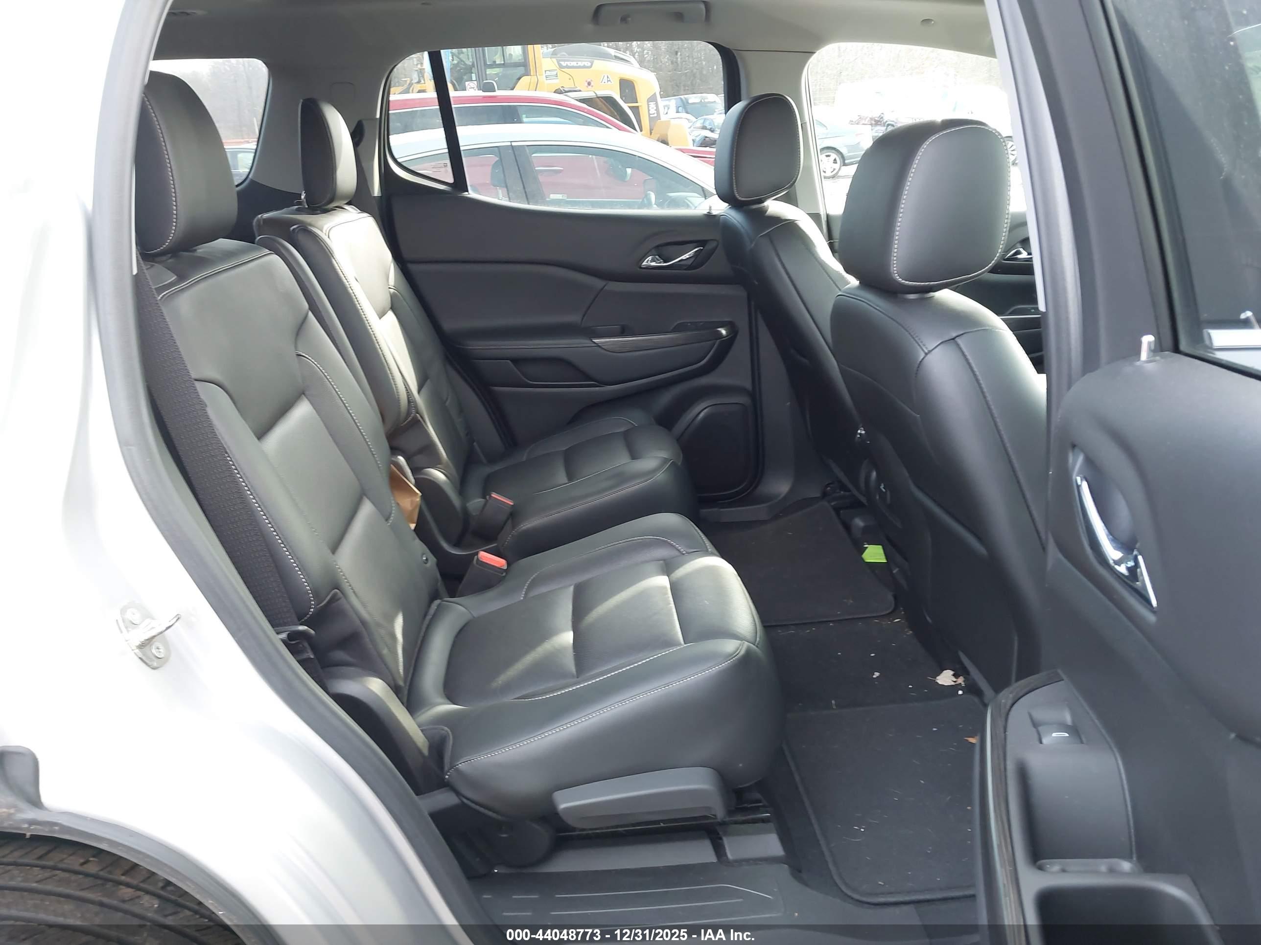 GMC ACADIA image 8