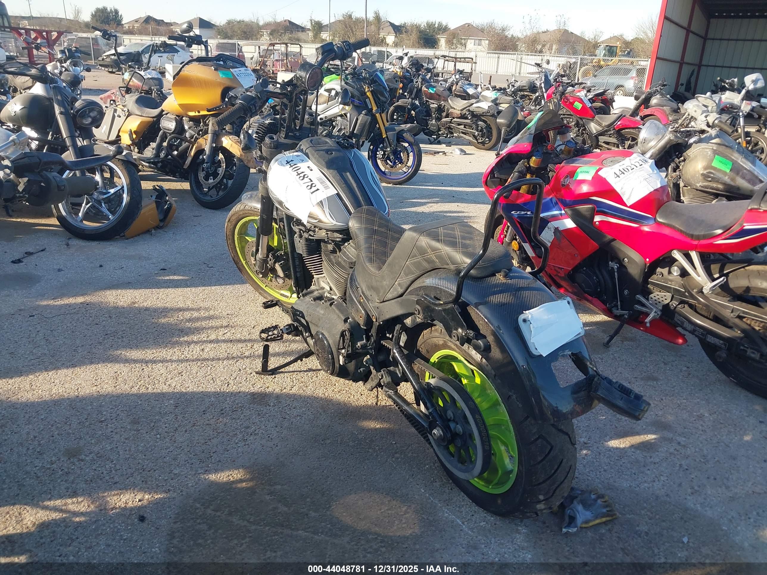 HARLEY-DAVIDSON FXLRS image 3