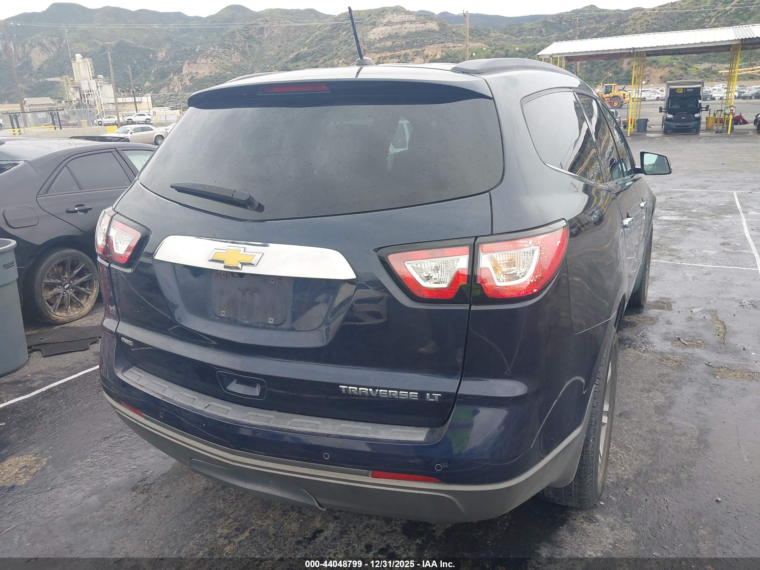 CHEVROLET TRAVERSE image 4