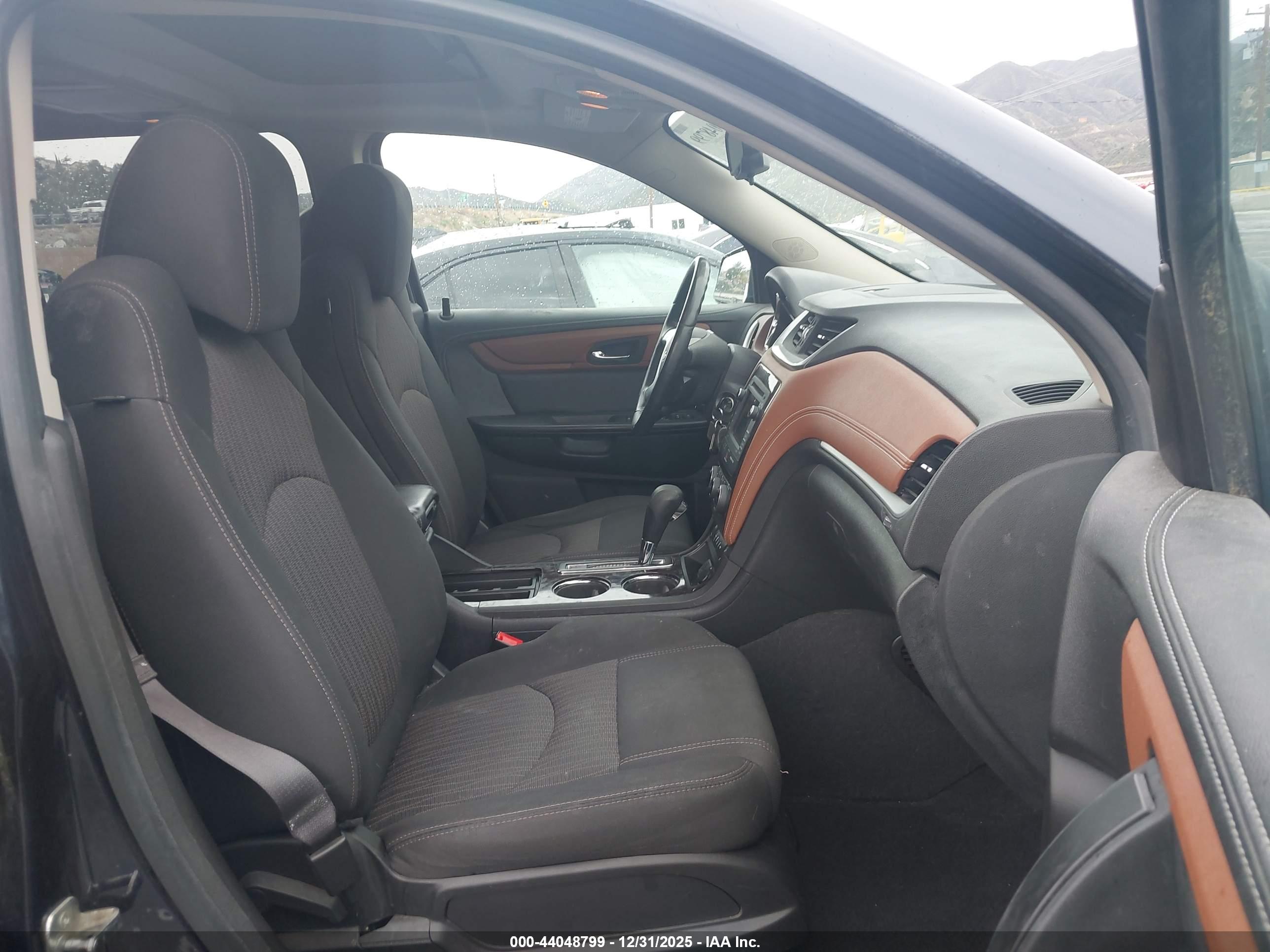 CHEVROLET TRAVERSE image 5