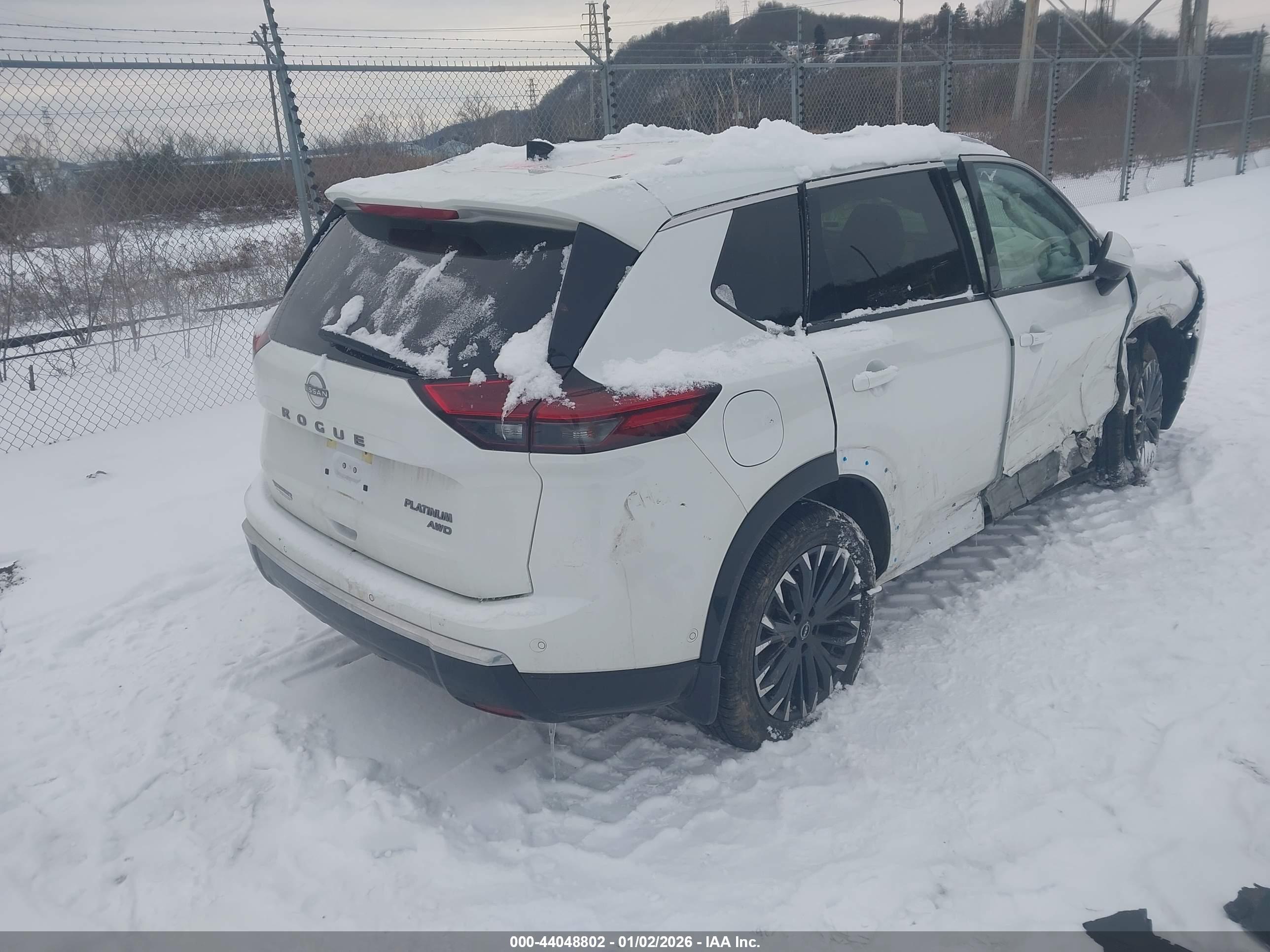 NISSAN ROGUE image 4