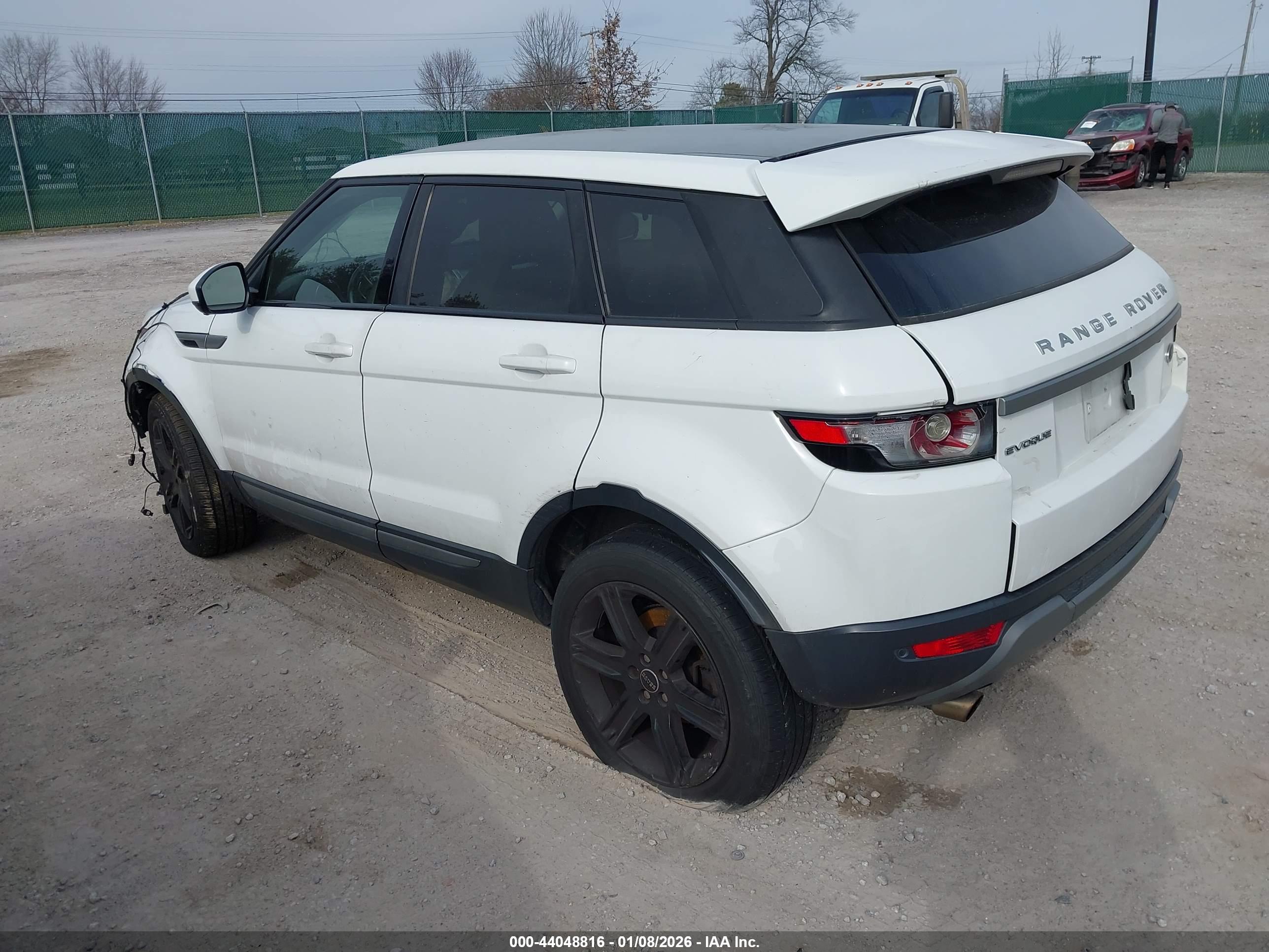 LAND ROVER image 3