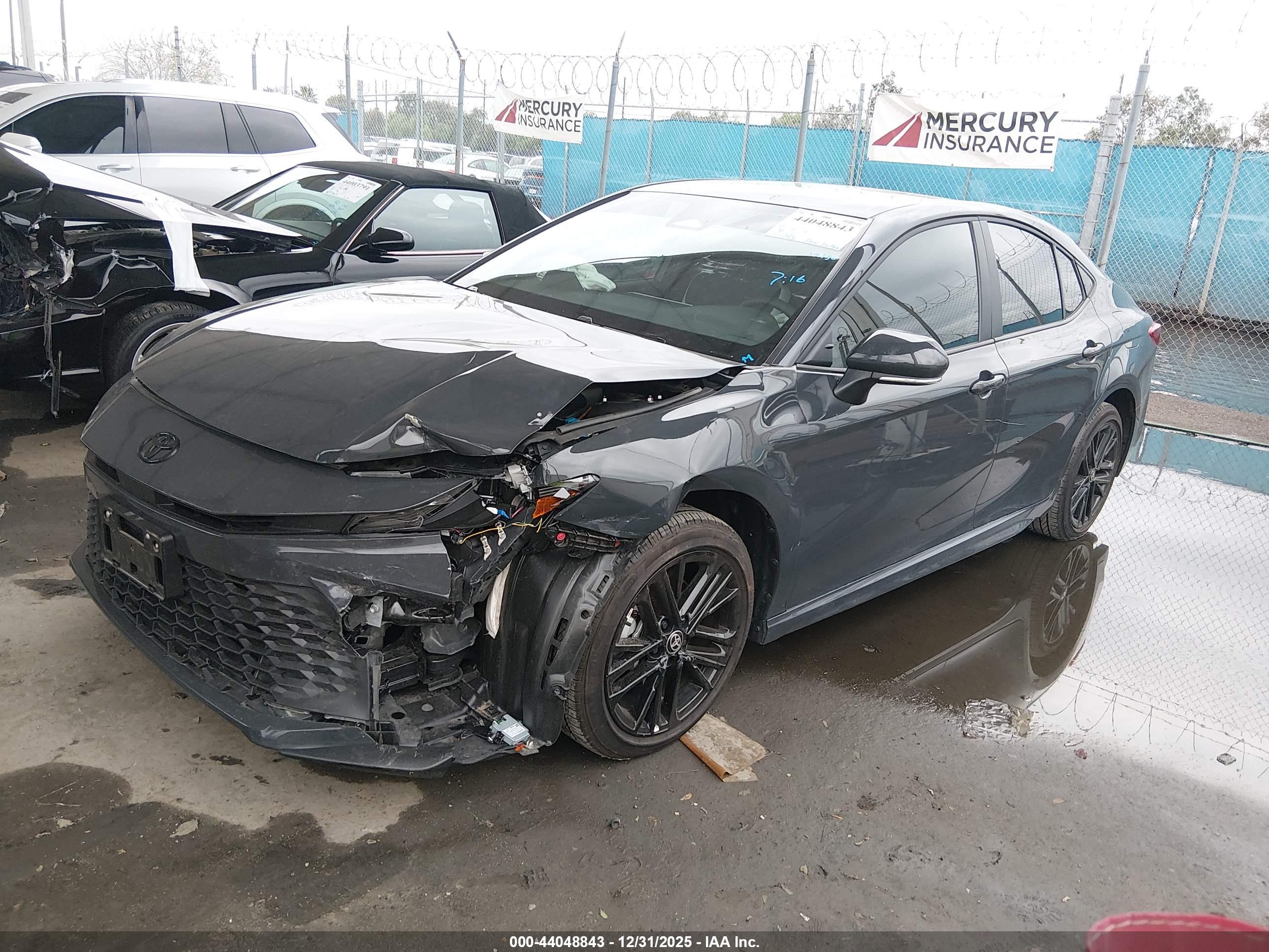 TOYOTA CAMRY image 2