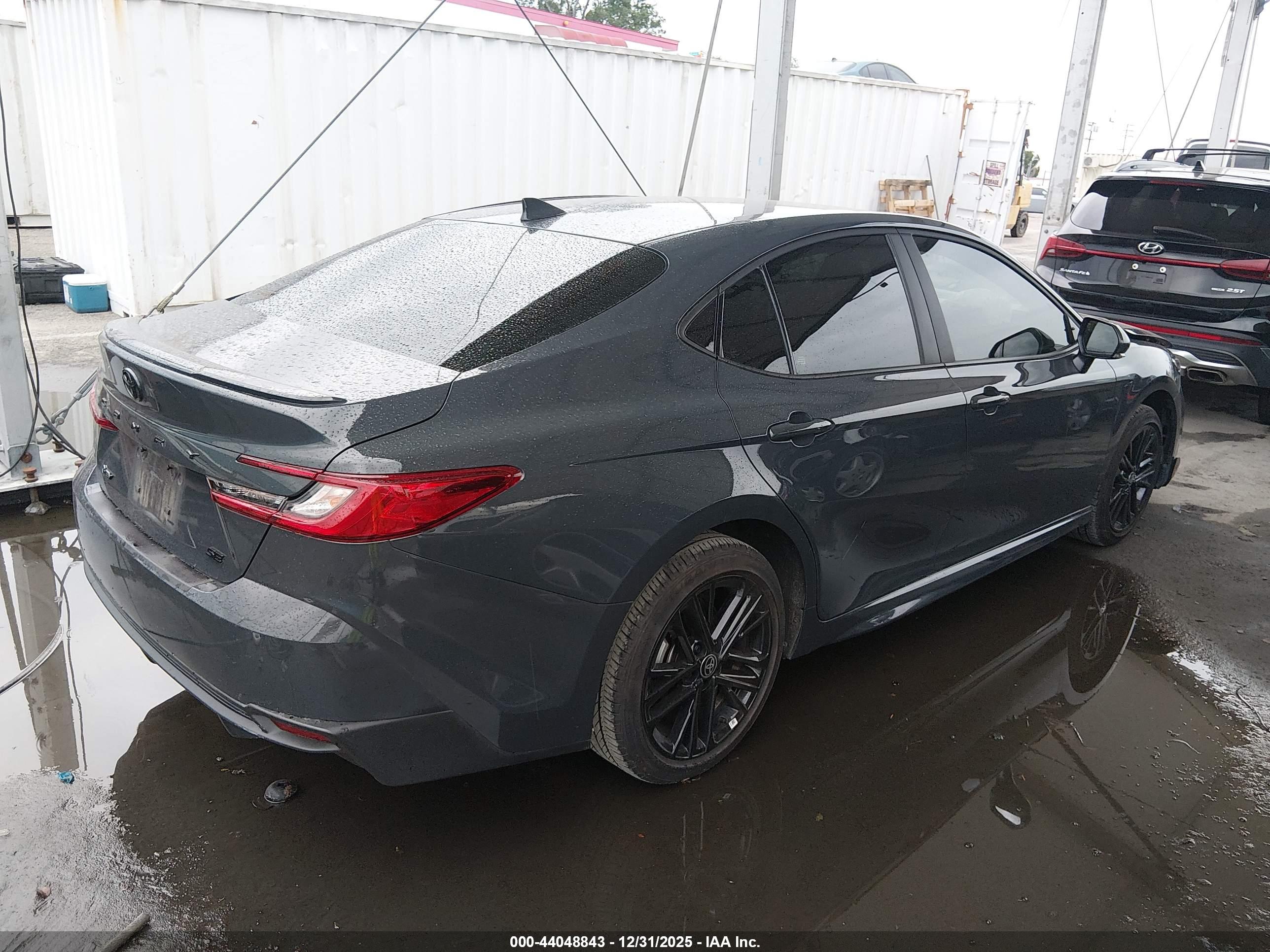 TOYOTA CAMRY image 4