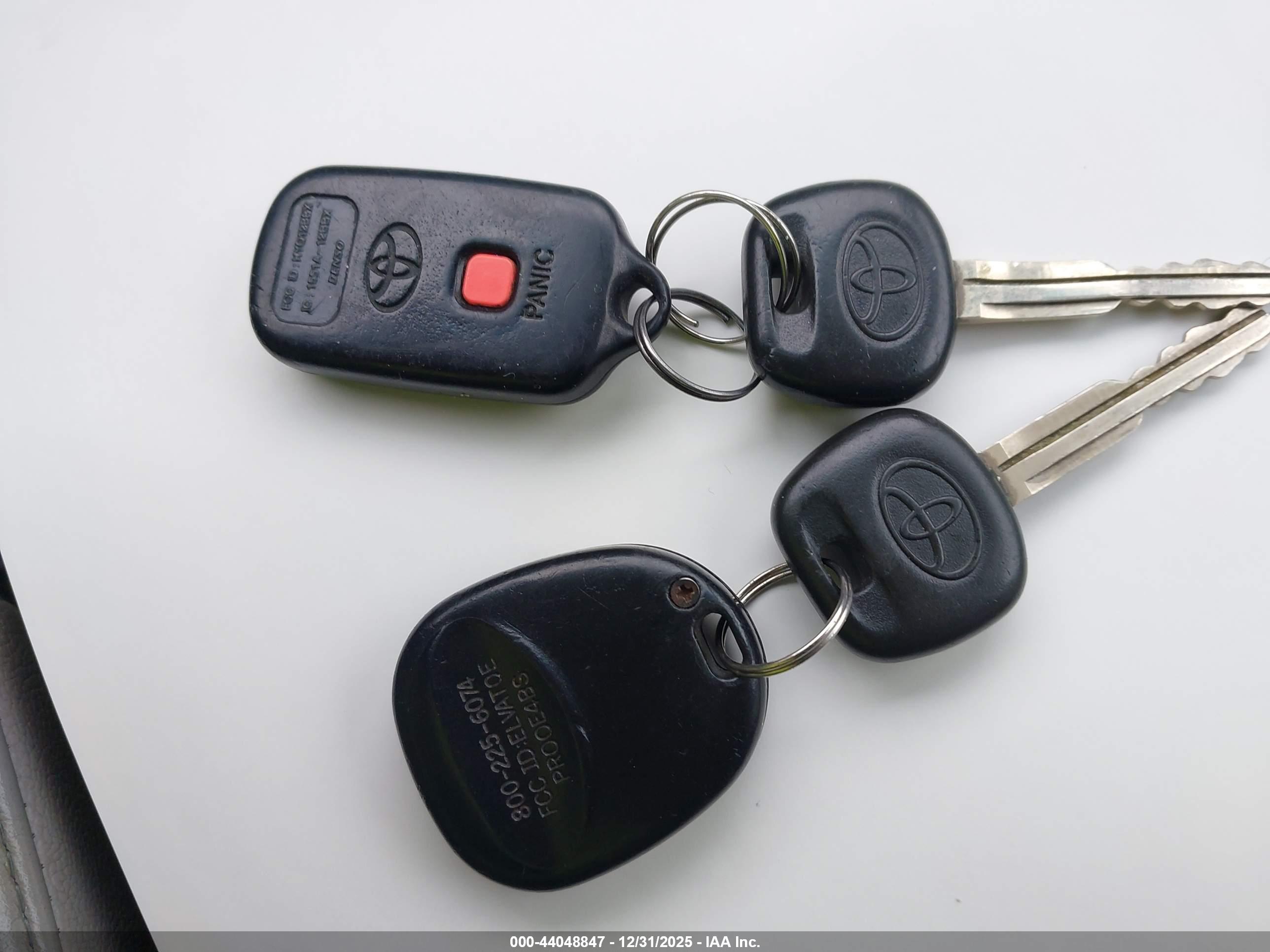 TOYOTA SEQUOIA image 11